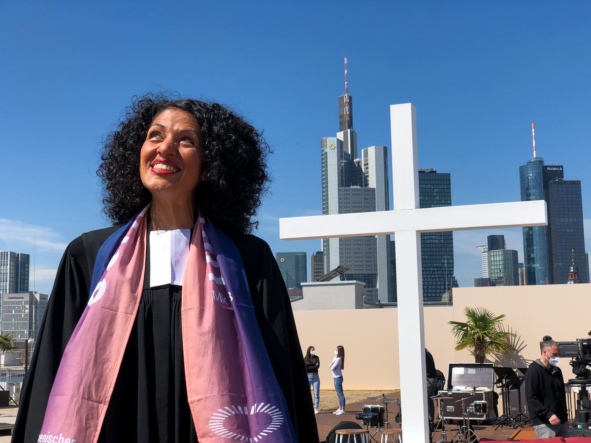 vemission's tweet image. Wir freuen uns, dass unsere Kollegin und #POC Sarah Vecera in das #Präsidium des #DEKT2023 gewählt wurde! Ihr ist es wichtig, #patriarchale und #rassistische Strukturen in #Kirche und #Gesellschaft aufzudecken und den #Dialog zu fördern. #BlackLivesMatter #evangelisch #noracism