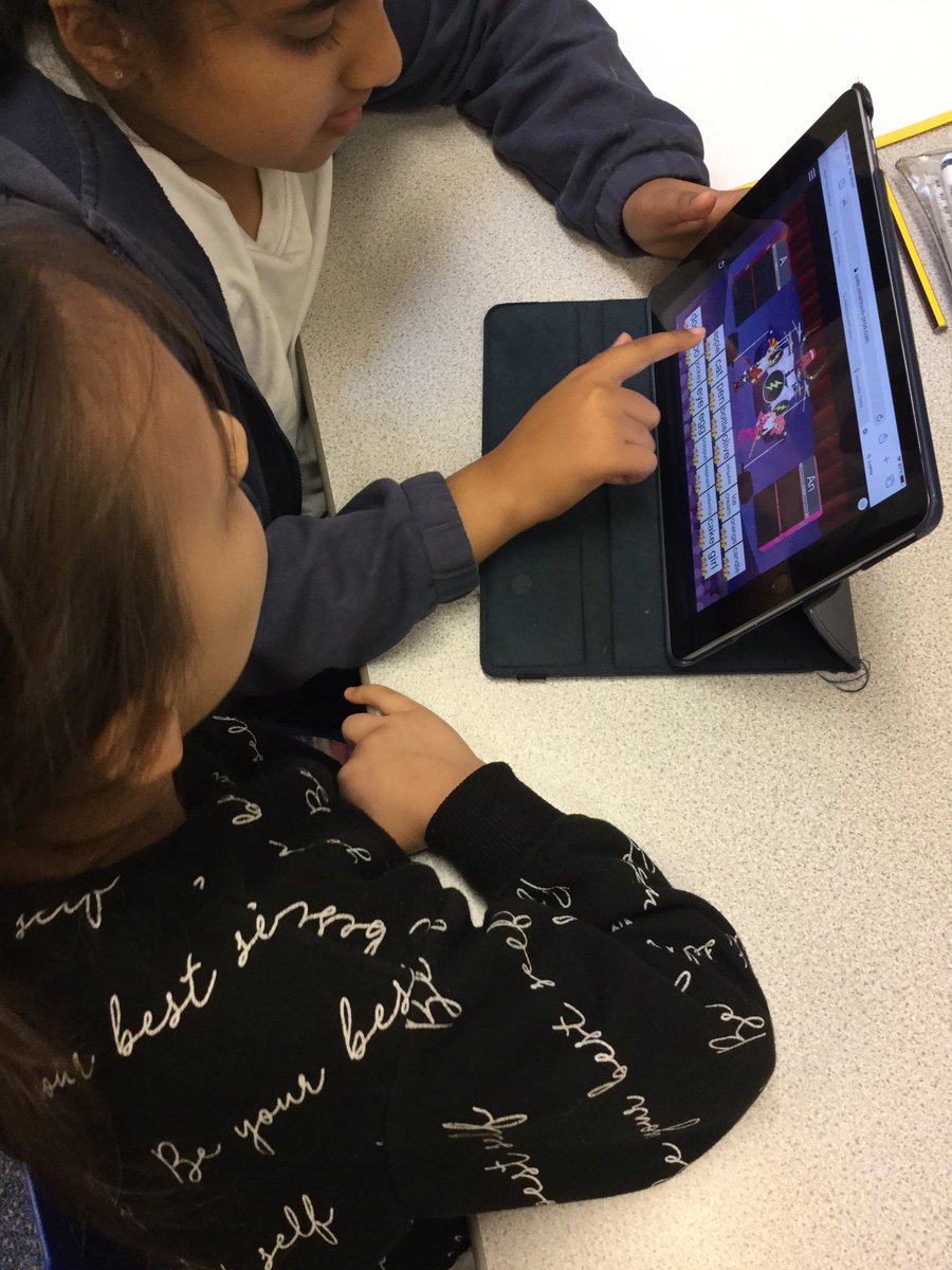 PindersPrimary's tweet photo. Using @SMART_Tech in our English lesson today. We had to decide if it was βaβ or βanβ before our words #ppyear3 #ppwriting https://t.co/ct3rXmhTbY