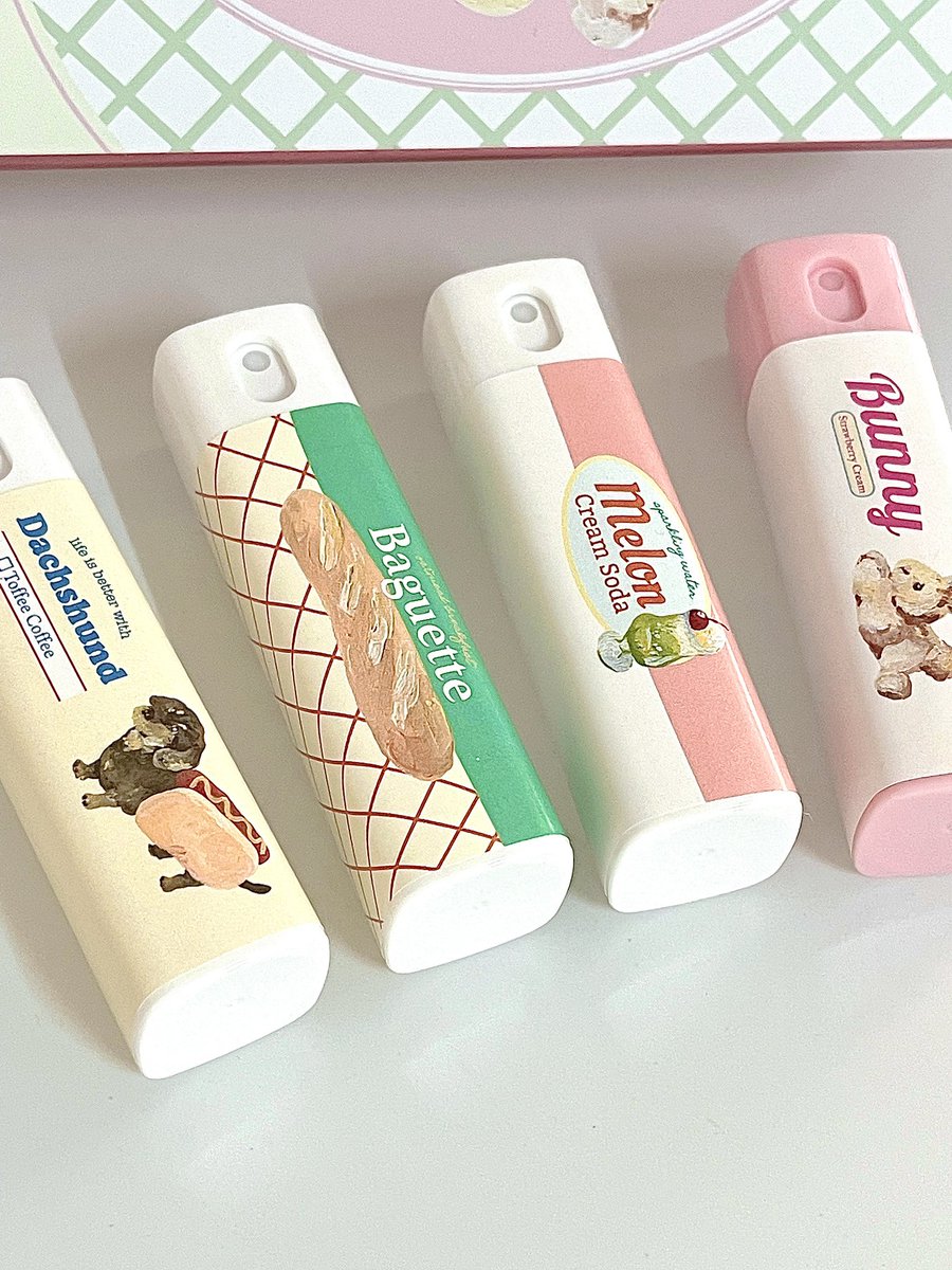 คิดถูกมากที่ซื้อทุกกลิ่น ของคุณplaifah.postcard คือน่ารักและหอมมากเลยยย ชอบกลิ่นmelon cream soda หอมเตะจมูกสุดเลย😭💕แต่หอมทุกกลิ่นจริงๆ Toffee Coffeeก็คือกาแฟละมุนๆ ทำได้ไง ชอบมาก🤲🏻💕