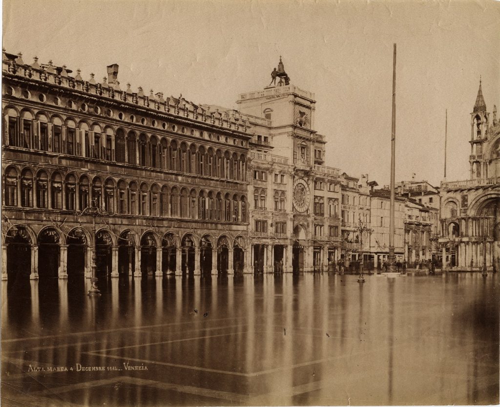 IveserVenezia's tweet photo. #acqualta #altamarea #piazzasanmarco #ottocento
[Archivio Graziano Arici] https://t.co/j829ehwWOC