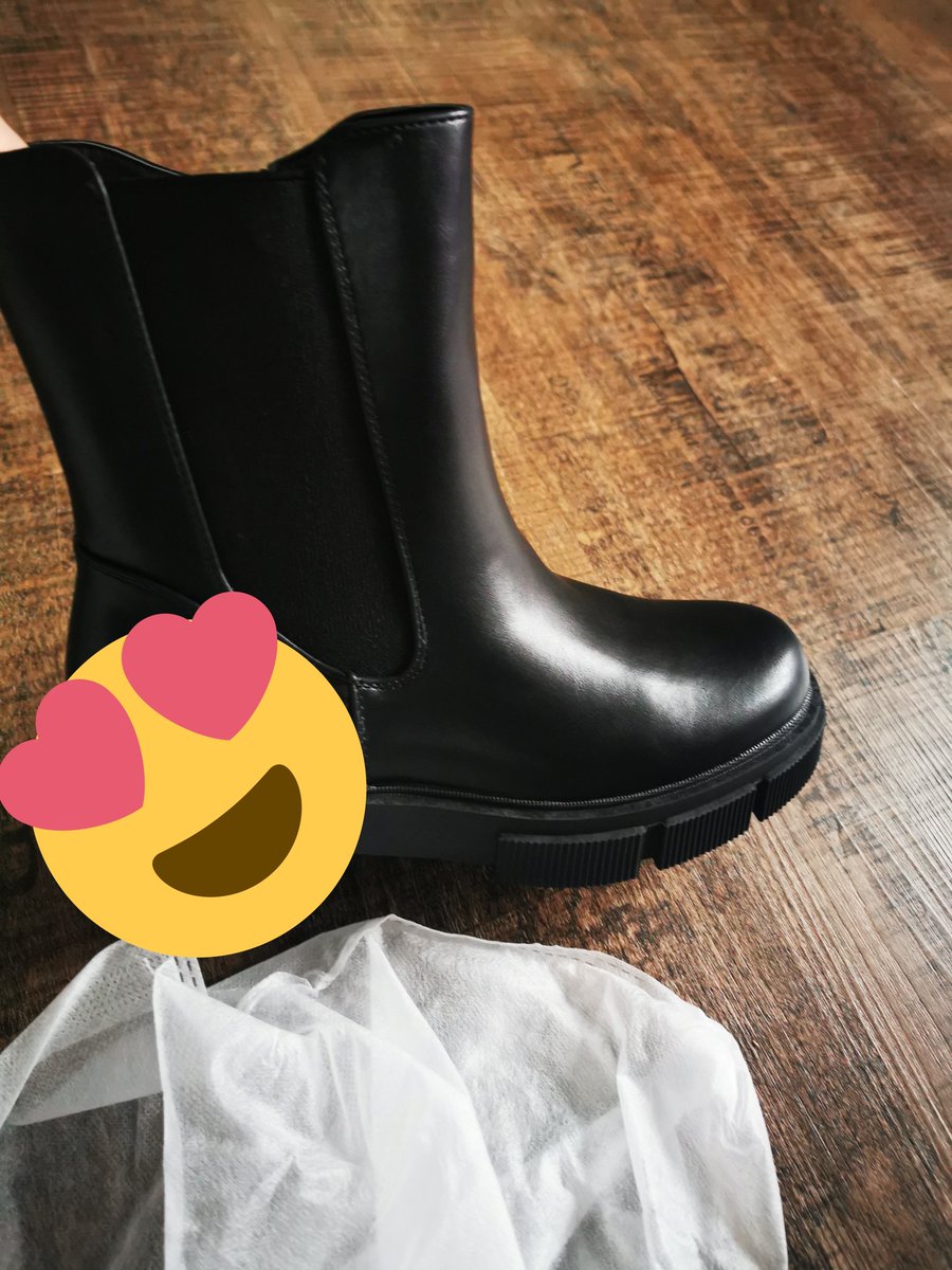 mitMirGermania's tweet photo. Las pedís... Las tenés..
El placer de comprar x Internet, ya me las probé y son divinas. .
Las amooo...
#botas #otoño #modaNoIncomoda https://t.co/TrjOAYbJ7J
