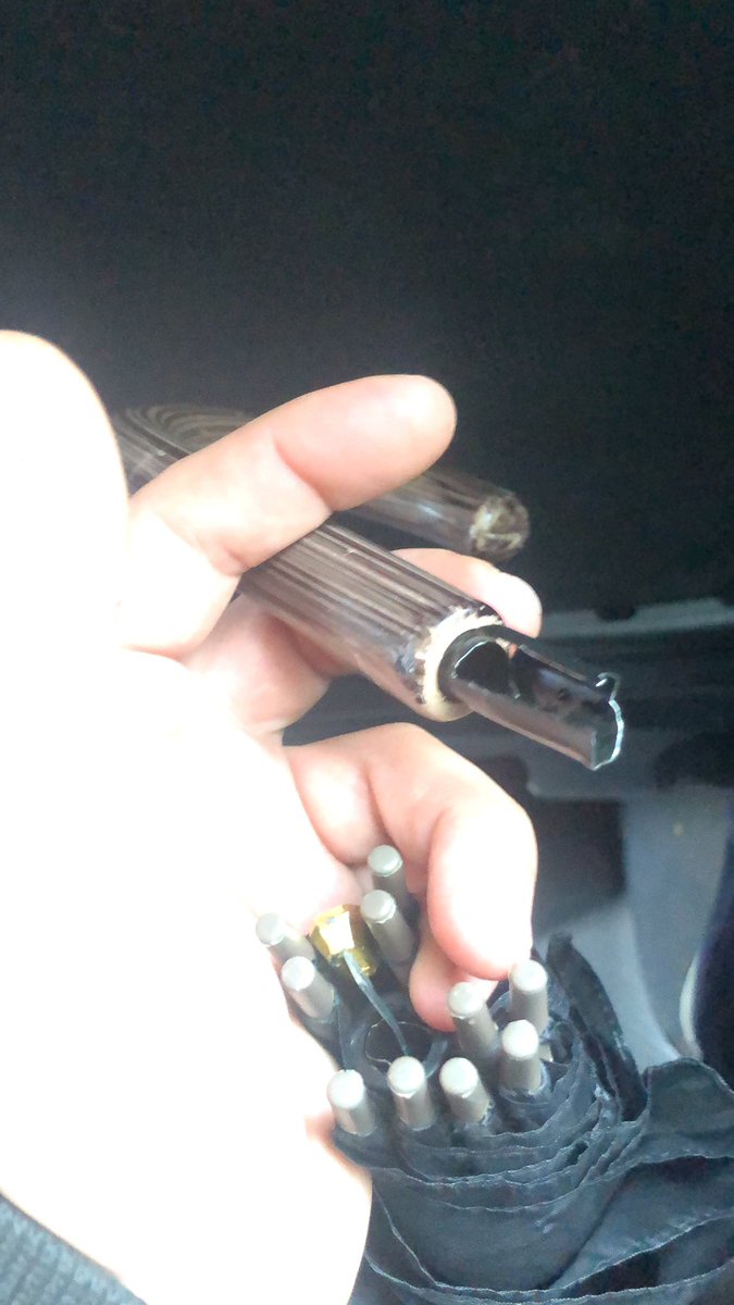 muratefeg's tweet photo. Kendimi bildim bileli çok mecbur kalmadıkça şemsiye kullanmam ıslanmayı tercih ederim. Şemsiyesiye pişmanlıktır adlı çalışmam 🤬🤬😩 https://t.co/VGW4vPYszA
