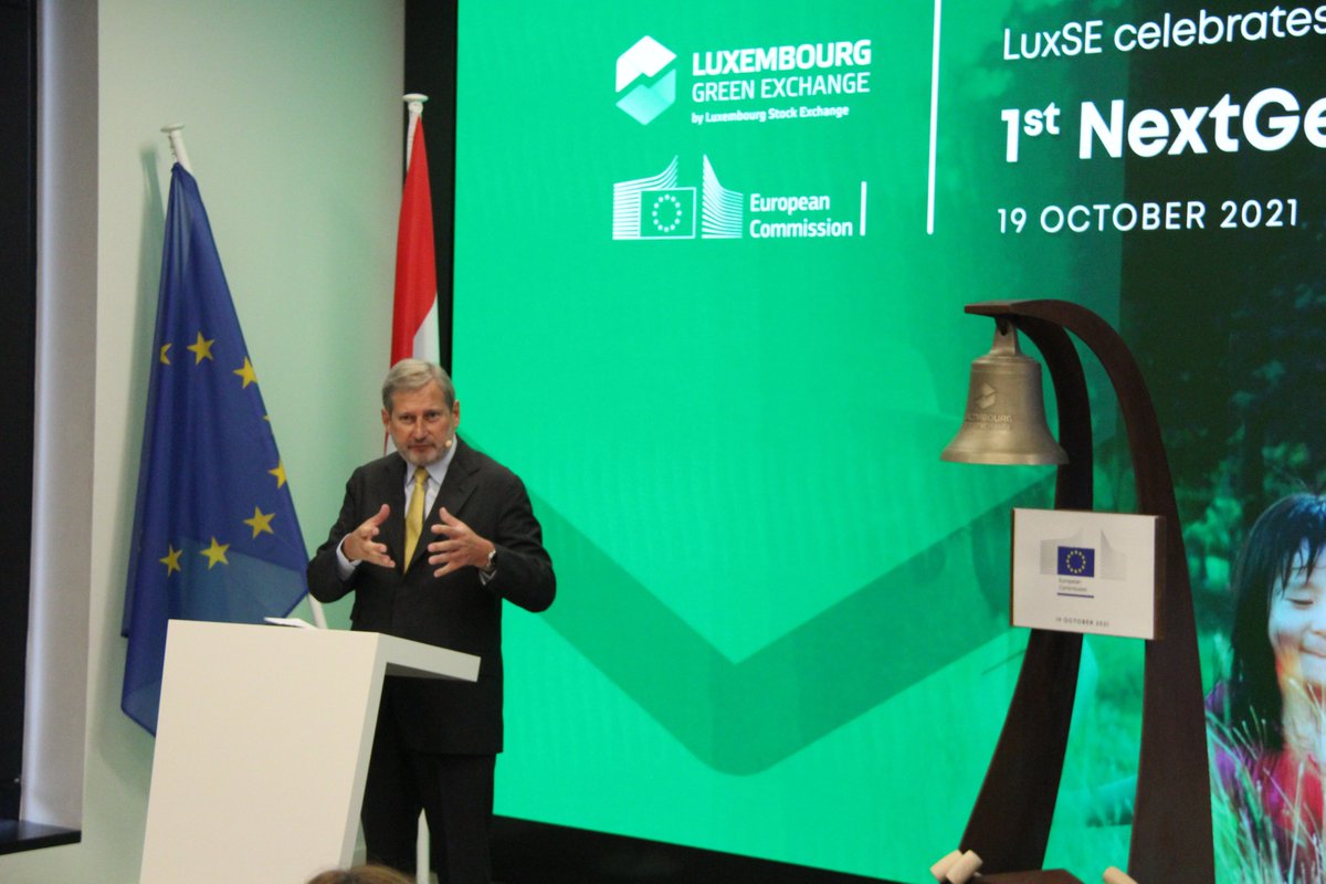 Today, <a href="/JHahnEU/">Johannes Hahn</a> and I 'rang the bell' at the <a href="/LuxembourgSE/">Fyodor</a>, celebrating the listing of the very first #NextGenerationEU Green Bond.
I am proud of my country for being at the forefront of #GreenFinance, and thus contributing to a sustainable recovery in Europe and beyond. 🇱🇺🇪🇺