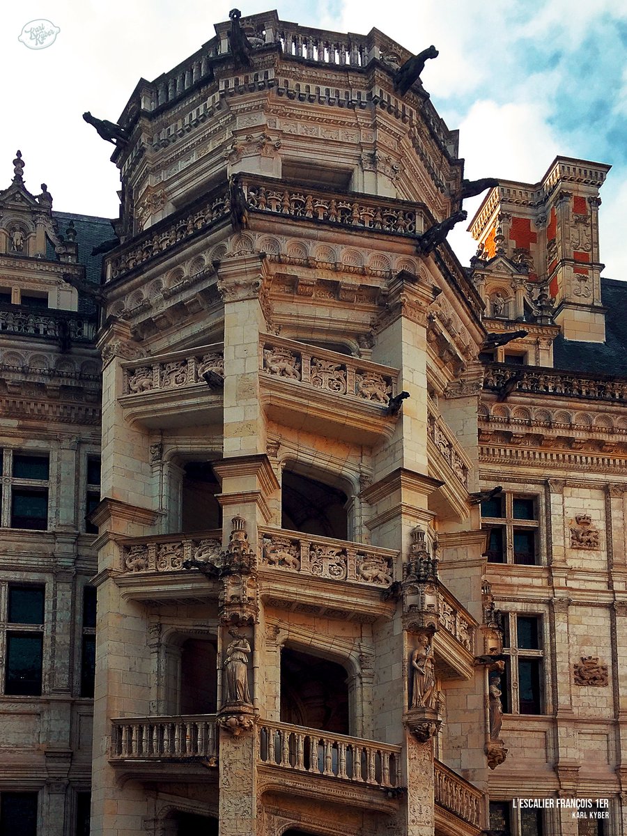 KarlKyber's tweet photo. 👑 L'escalier monumental du Château de Blois.
-----
📷 #KarlKyber
-----
#Chateau #Blois #CentreValdeLoire #LoiretCher #Escalier #Architecture #Archiphoto #Renaissance #François1er #France #Photography #Photooftheday #Photoctober #Archi #Architecturaldesign #Monument #Tourisme https://t.co/HRhYFLEF2J