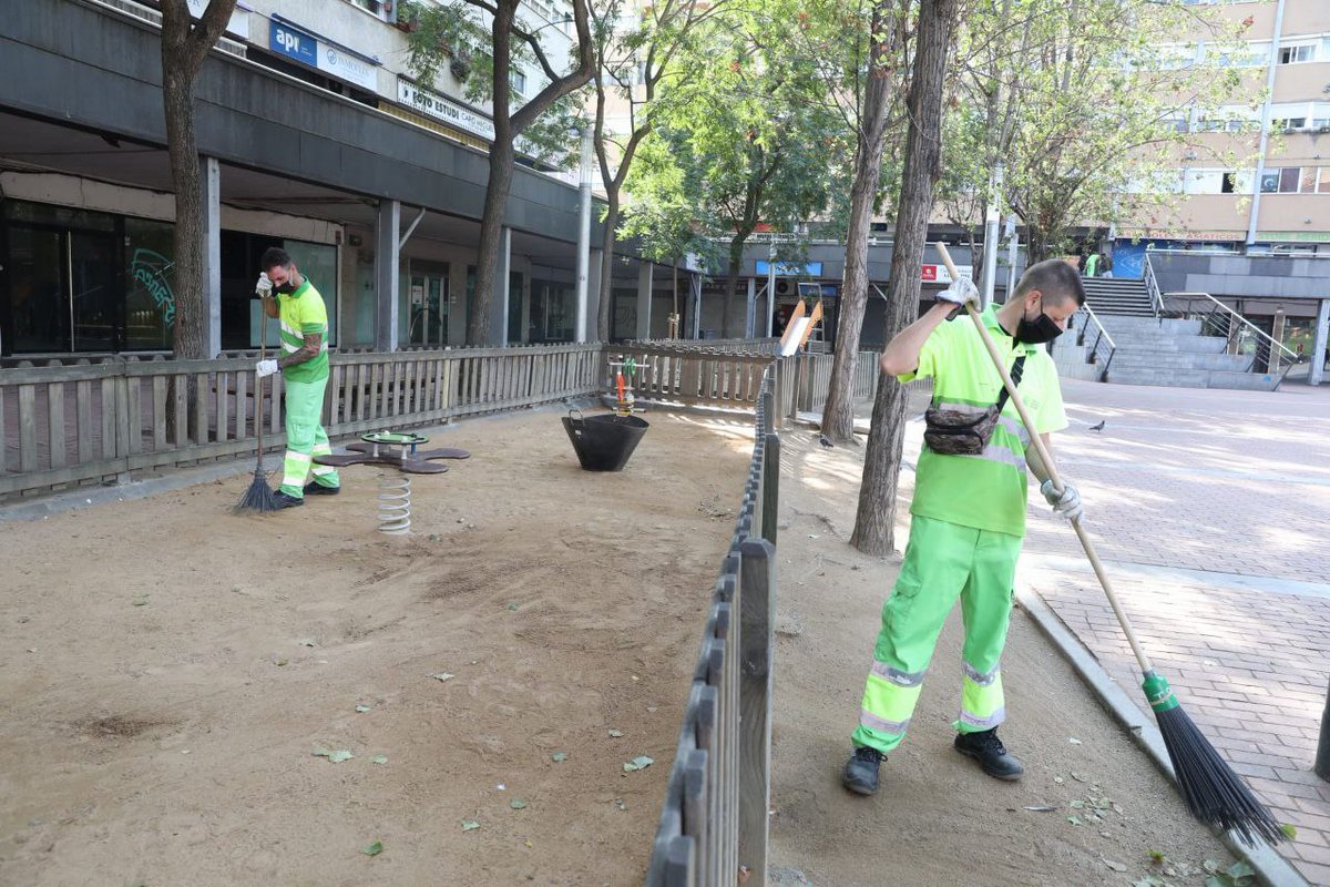 9bcomu's tweet photo. Ja es poden veure els resultats de la gran feina del personal de #neteja a #CiutatMeridiana #CuidemBCN #NouBarris #9Barris https://t.co/XkacvYcHcD