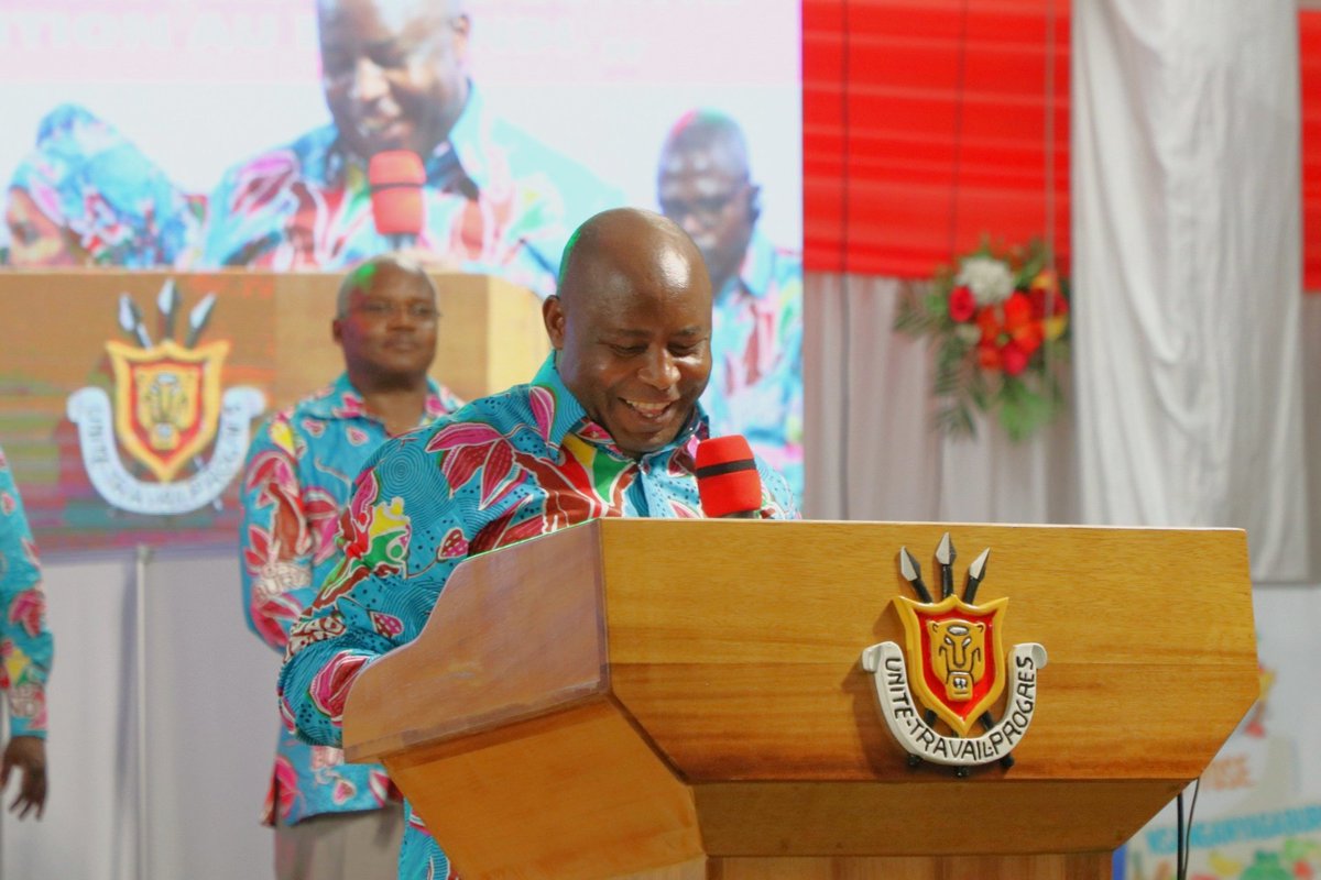 HousainouTAAL's tweet photo. The President of the Republic of Burundi🇧🇮 @GeneralNeva welcomes the commitment of the United Nations System in its efforts to fight against malnutrition in all its form. #WFP BURUNDI will continue to support government programming towards #ZeroMalnutrition.#FFL2021 https://t.co/NvScdlJpFG