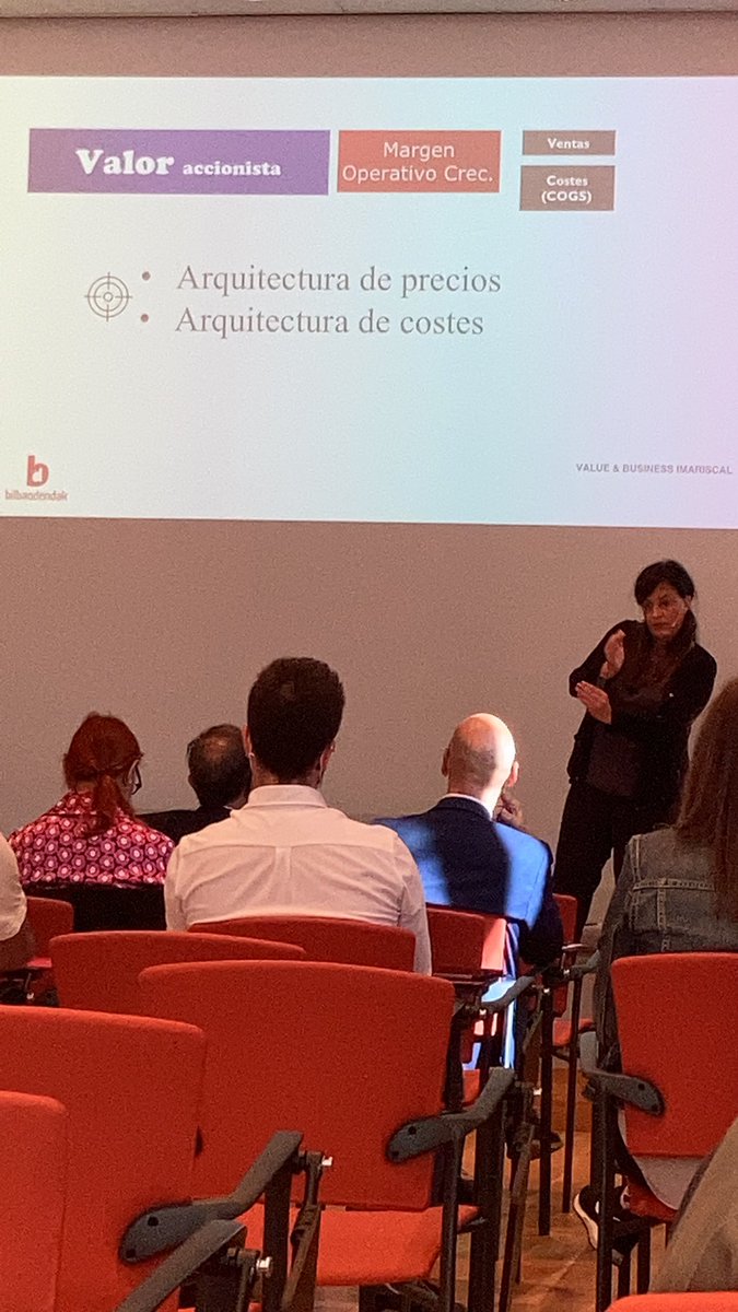 B10Suuma's tweet photo. @bilbao_Dendak ha hecho una buena elección de ponentes @zorraquino, @ESCODIretail https://t.co/XENu2WSa8q