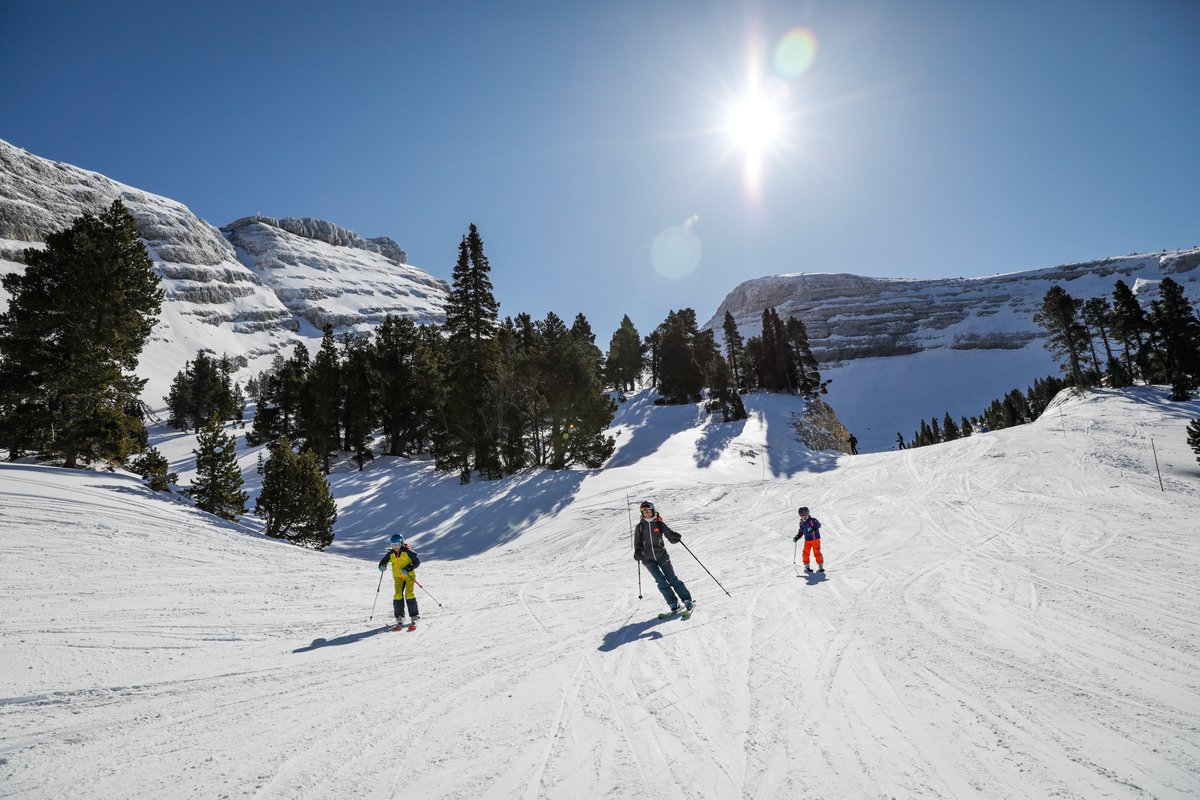 VillardTourisme's tweet photo. J-60 avant nos retrouvailles !
On a tellement hâte de descendre les pistes et ne faire qu'un avec ces sensations🤩

Vous n'avez pas encore vos forfaits de ski ? 
👉Rendez-vous sur : https://t.co/WTooZ7KBCW

#VillardDeLans #Corrençon #Vercors #CetHiverJeSkie #Ski #AlpesIsHere https://t.co/G4EoxecYgX