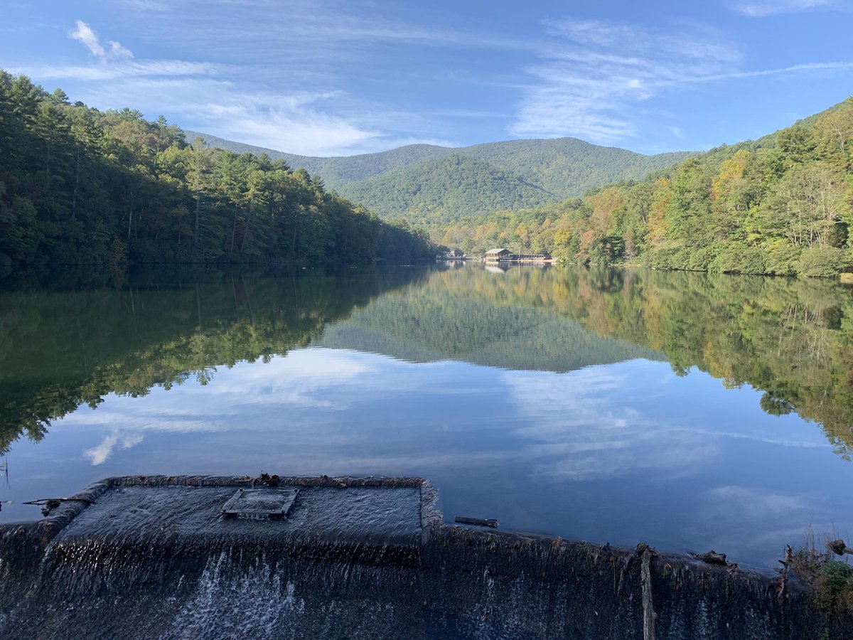 ProfTicknor's tweet photo. I needed some downtime before the conference. This is Vogel State Park in Northern Georgia. Just beautiful. #FallBreak2021 #ImissedFall https://t.co/d1ANHc6Wc0
