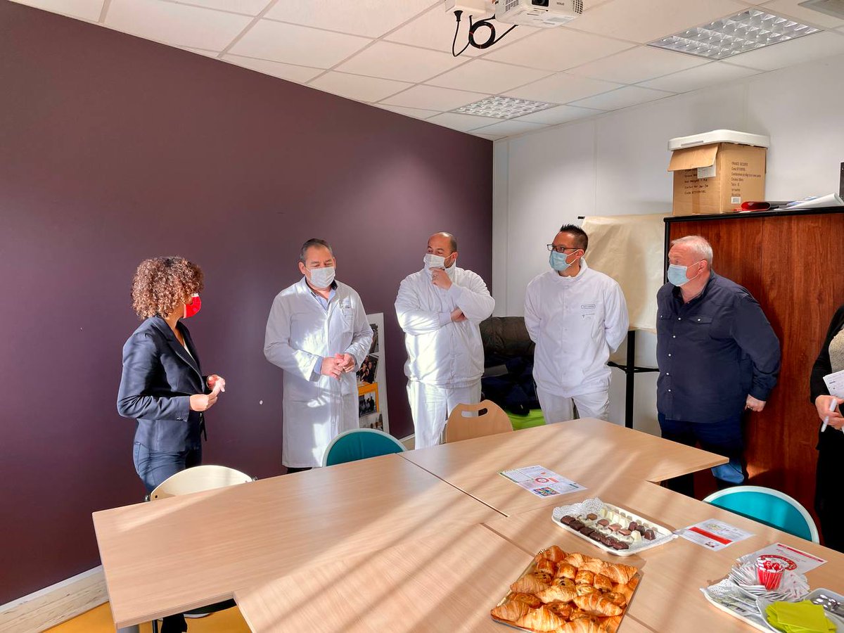 ainakuric's tweet photo. 👨‍🍳👩‍🍳 @le_grand_repas se prépare au @CHUdeReims ! Merci aux équipes de leur fidélité pour cette 4eme édition marnaise qui se tiendra ce jeudi 21 octobre. Nous partagerons un repas local, equilibre et accessible en toute convivialité🍴 https://t.co/Aqc6Z1LZnM