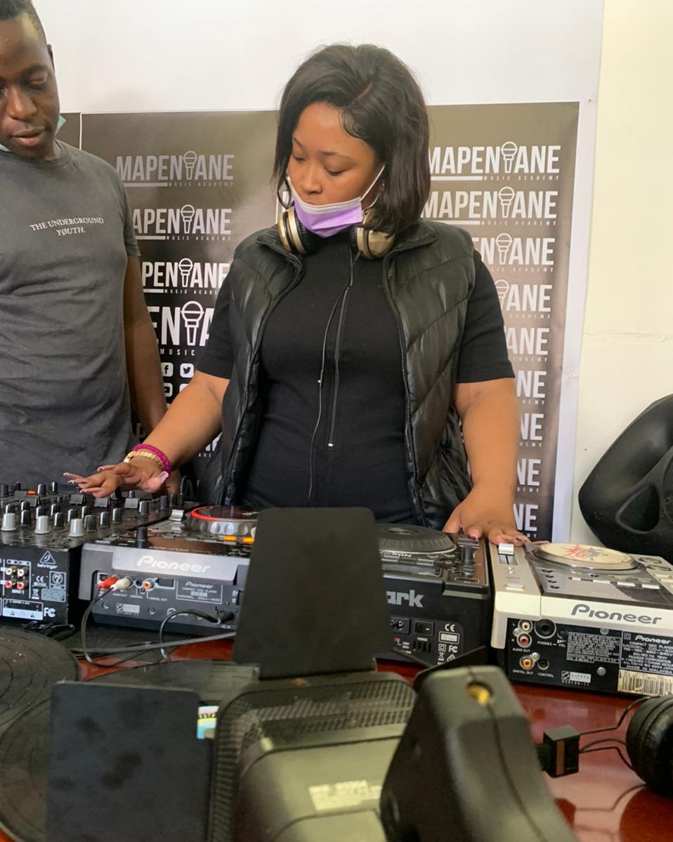 MapentaneSchool's tweet photo. Cyan Boujee #MapentaneMusicAcademy 🎓 📚 🎛️ 💫 https://t.co/LKZ1iEuL6P