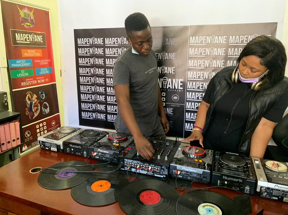 MapentaneSchool's tweet photo. Cyan Boujee #MapentaneMusicAcademy 🎓 📚 🎛️ 💫 https://t.co/LKZ1iEuL6P