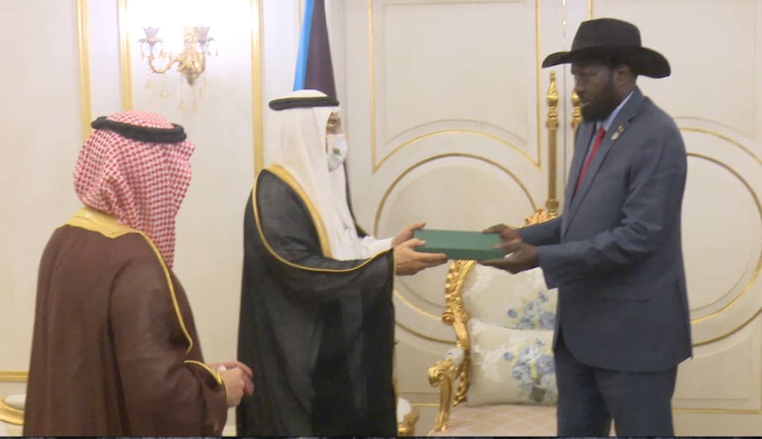 AJaafar900's tweet photo. تشرفت خلال زيارتي لجمهورية جنوب السودان باللقاء فخامة الرئيس سلفاكير ميادرت وسلمته رسالة من خادم الحرمين الشريفين الملك سلمان بن عبدالعزيز (حفظه الله) https://t.co/kGFBPI7LAM