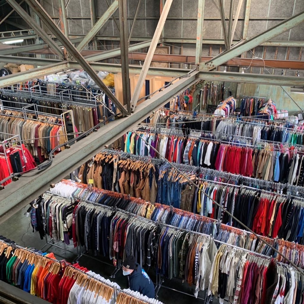ReprolandLLC's tweet photo. THE MIRRORBALL CAMP - EAST - 2021 Autumn
【出店者情報】

『セイバーズ』

アメリカ古着

静岡県沼津市で倉庫型古着屋"セイバーズ"を営業してます。
アメリカからコンテナで古着を大量に買い付け販売してます。

裾野市にある第2倉庫のセイバーズフィールドでは月2回古着の詰め放題を開催中！ https://t.co/K8uJpcDfCQ