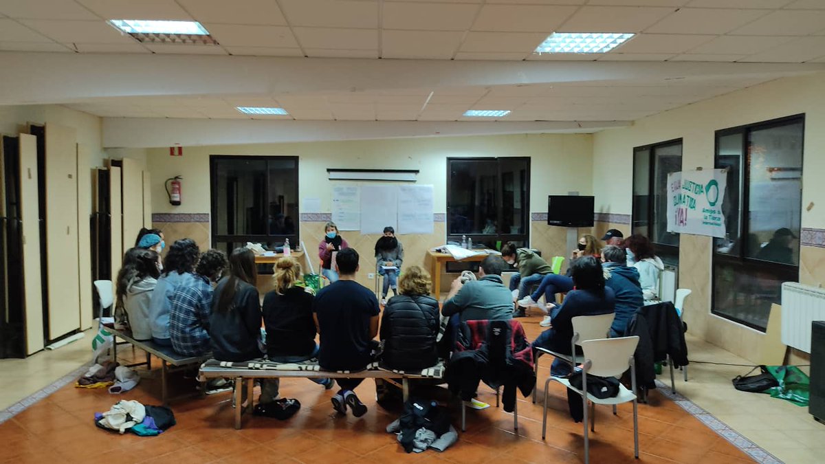 AmigosTierraEsp's tweet photo. 💪 El pasado fin de semana tuvimos un motivador encuentro de #activistas de nuestros grupos locales en los distintos territorios para analizar y planificar de forma horizontal nuevas acciones en #SoberaníaAlimentaria #JusticiaClimática #ResiduoCero #Cooperación o #Biodiversidad https://t.co/H7uN9zYKvI