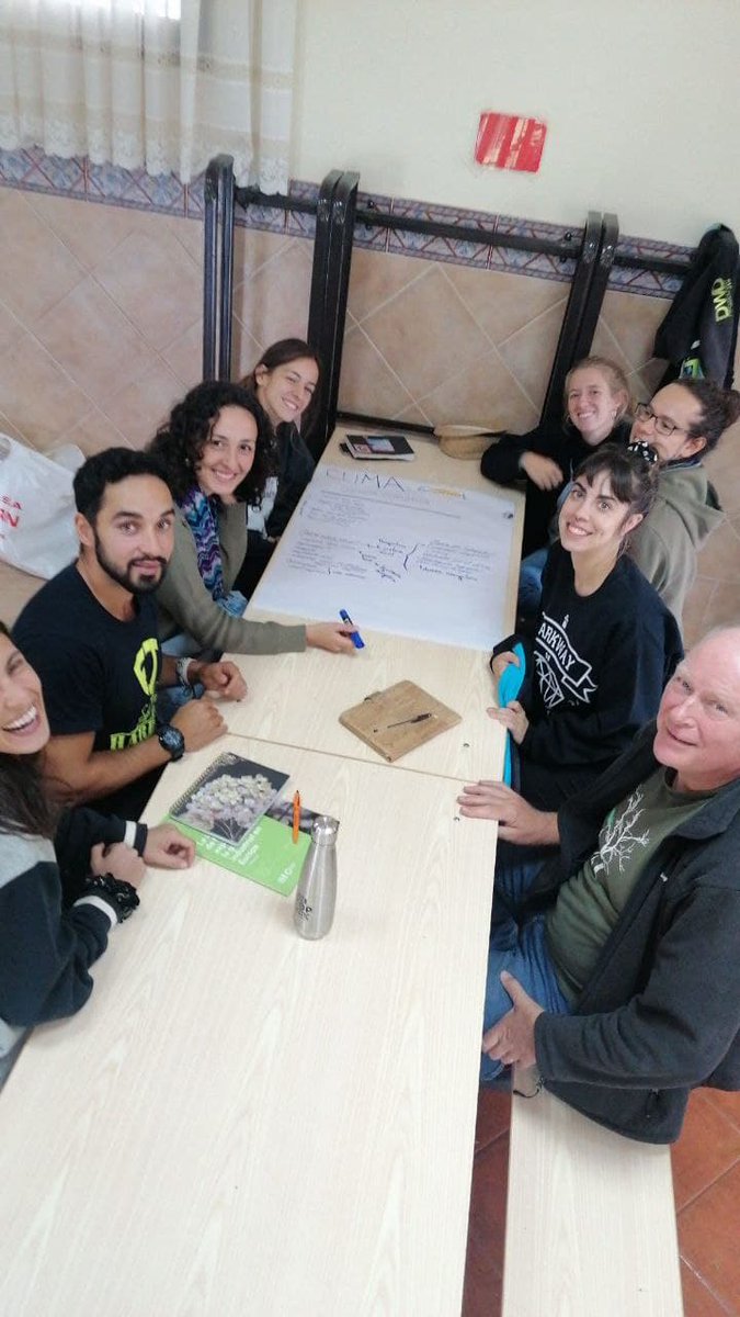 AmigosTierraEsp's tweet photo. 💪 El pasado fin de semana tuvimos un motivador encuentro de #activistas de nuestros grupos locales en los distintos territorios para analizar y planificar de forma horizontal nuevas acciones en #SoberaníaAlimentaria #JusticiaClimática #ResiduoCero #Cooperación o #Biodiversidad https://t.co/H7uN9zYKvI