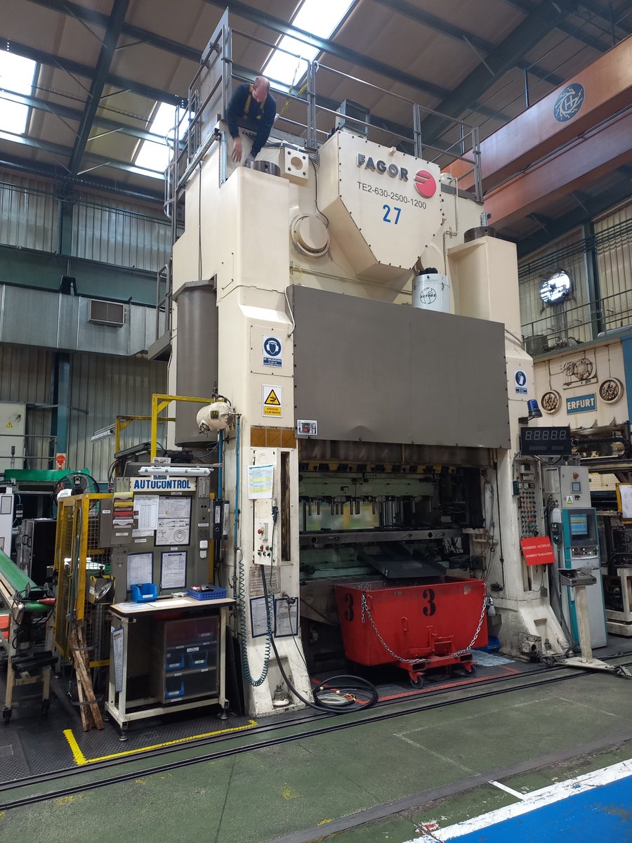 LevelUp_eu's tweet image. 🔉Rubén and Tania from @aimenct visited ESMA facilities for the new installation of Fiber Optic sensors in two different presses.
👉The press structure health is being monitored in an old press with presence of structural cracks and a 2nd old press retrofitted some years ago.