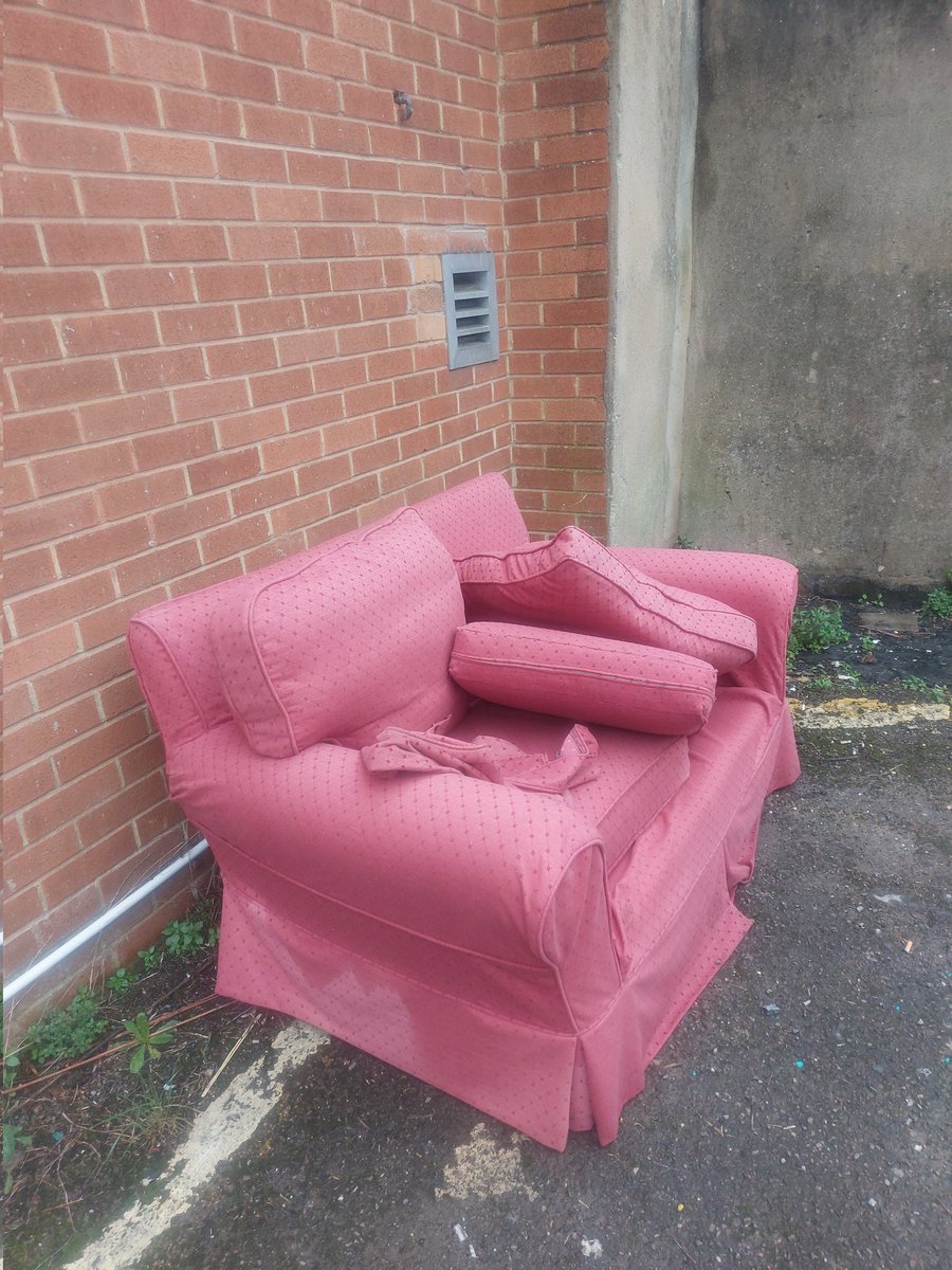 sdc_wardens's tweet photo. Craig on patrol in #stroudtowncentre sadly discovered this dumped.
#pykequarry is open for pre booked visits. #keepbritaintidy https://t.co/z8LygJ06pw