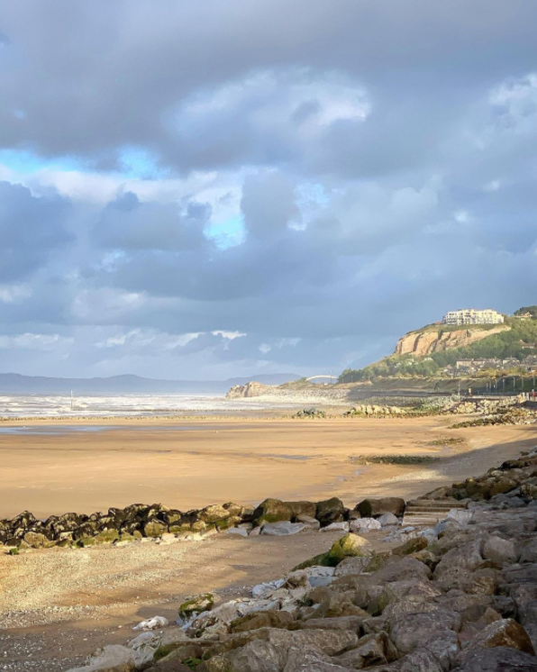 BlueBayHomes's tweet photo. WOW 😍 What a stunning picture of Colwyn Bay Beach - and you can see our apartments at The View on the hill 🙌 image: @welshjab #northwales

 https://t.co/rzPXNnwTSY https://t.co/970HN55DVZ