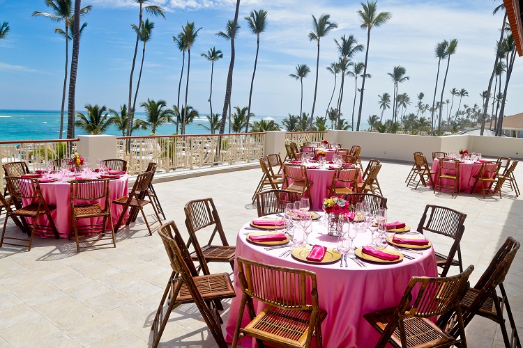 DestWeds's tweet photo. 💕Majestic Resorts offers three all-inclusive resort venues to choose from in the #DominicanRepublic, all with a #FREEwedding package, custom decor and dedicated event space for privacy.
➡️https://t.co/Pm8sqs7PcG https://t.co/osLUUJMnzw