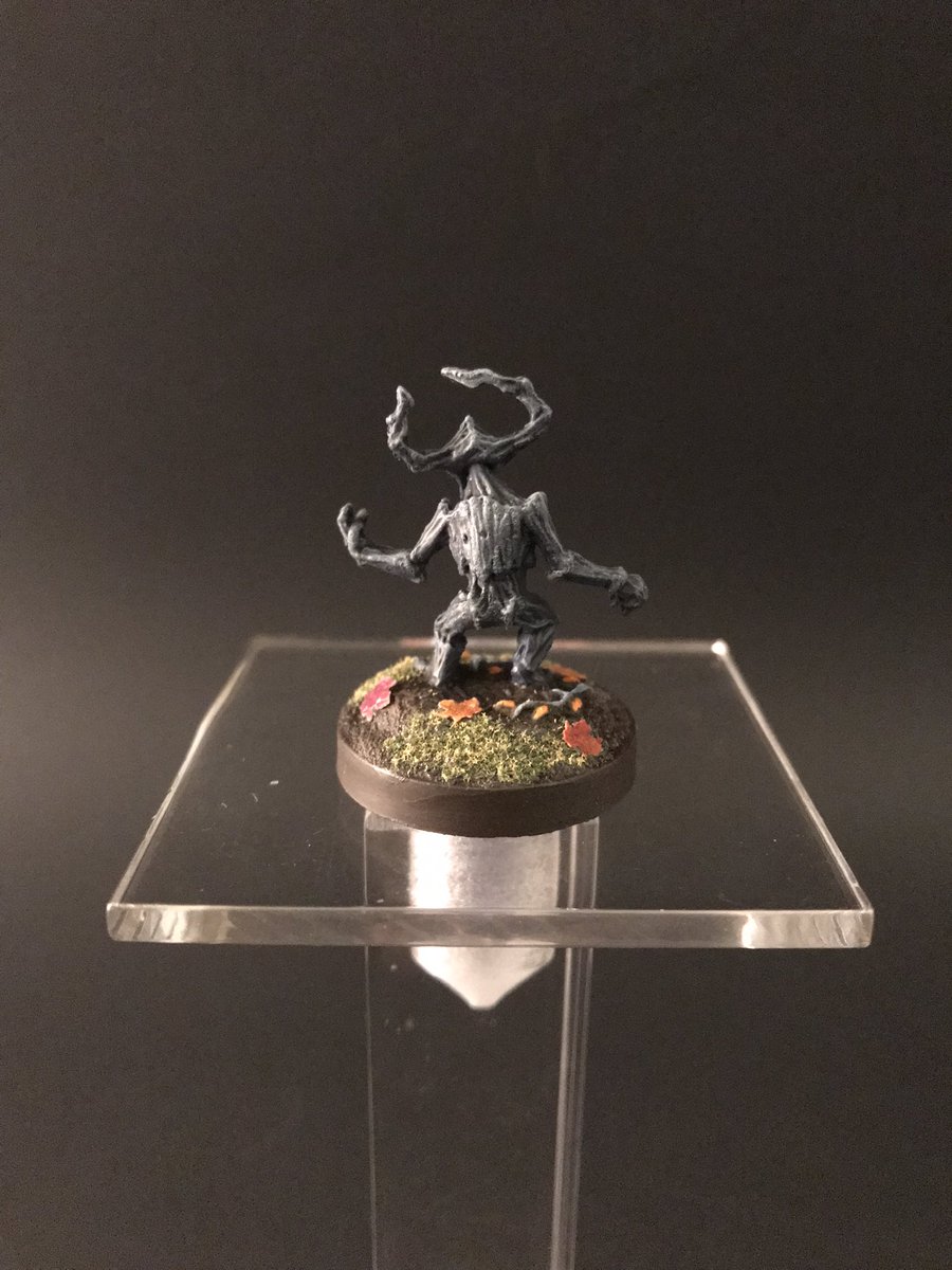 Travis_Fauber's tweet photo. My 12th entry for the @MordorPaint #October #painting #contest

A #briarling from @reapermini #BonesV. The riser is from @axenshield. 

#ttrpg #dndart #dndminiatures #dnd5e #dungeonsanddragons  #miniature #miniaturepainting #BonesBlack #art #goblinpaint #goblinarmy #fun https://t.co/PmIab2Ki48