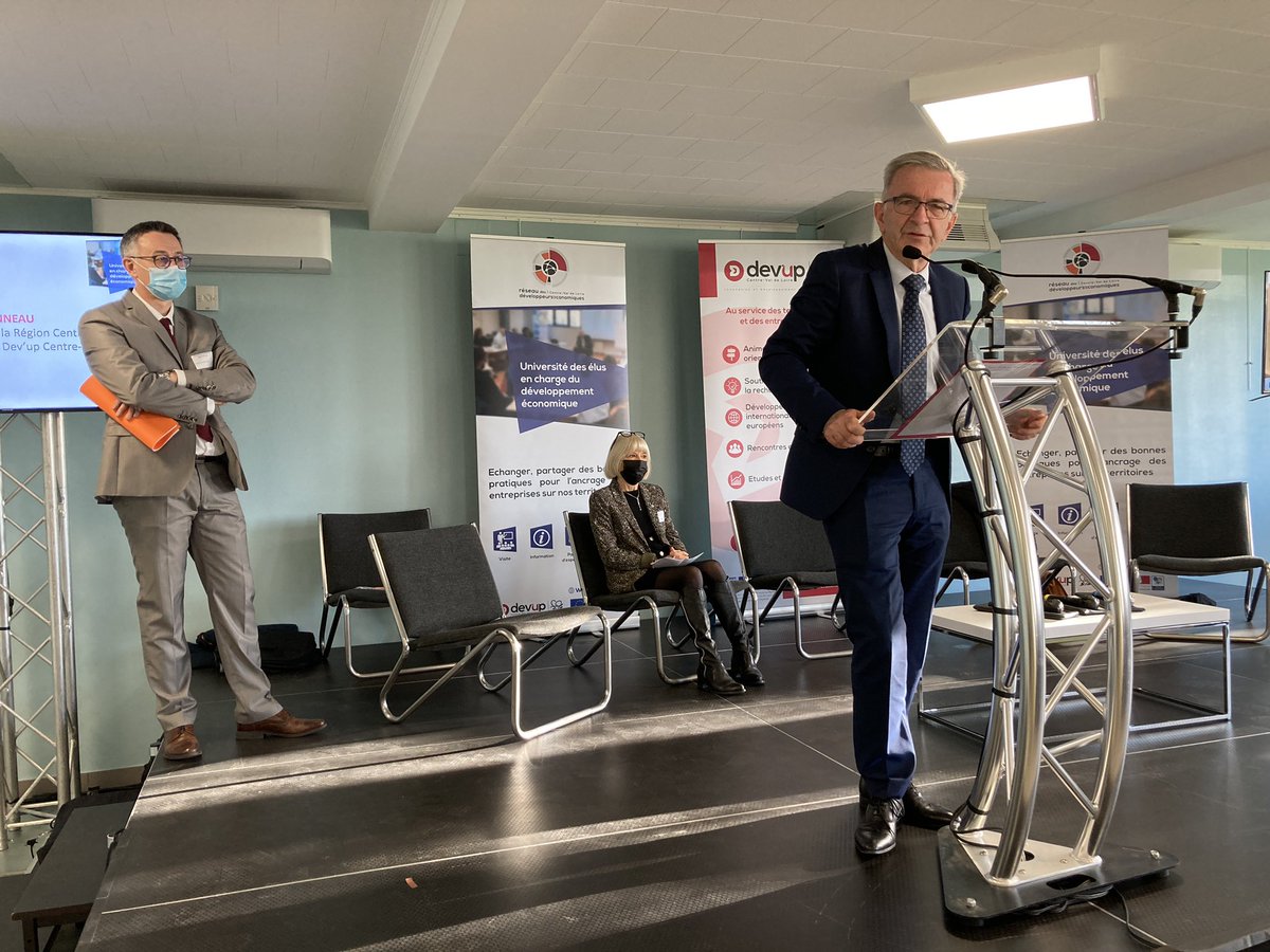 Devup_'s tweet photo. Près de 90 élus du dev.éco de la @RCValdeLoire réunis à Deols par @Devup_ pour la 4e édition de l’Université des élus. Au programme des échanges et témoignages sur la stratégie foncière comme vecteur d’attractivité. #centrevaldeloire #deveco #indre #UDD https://t.co/FUIngC6pTp