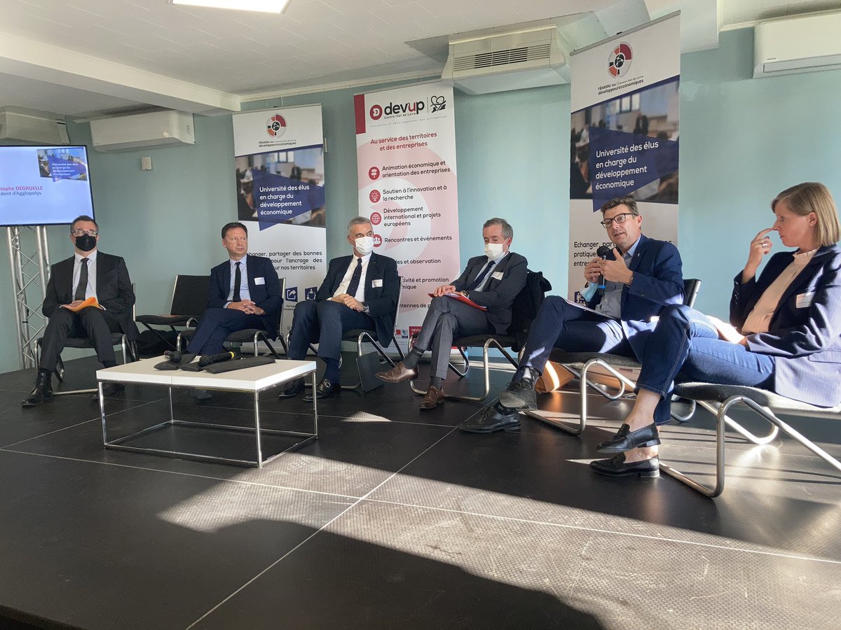 Devup_'s tweet photo. Près de 90 élus du dev.éco de la @RCValdeLoire réunis à Deols par @Devup_ pour la 4e édition de l’Université des élus. Au programme des échanges et témoignages sur la stratégie foncière comme vecteur d’attractivité. #centrevaldeloire #deveco #indre #UDD https://t.co/FUIngC6pTp