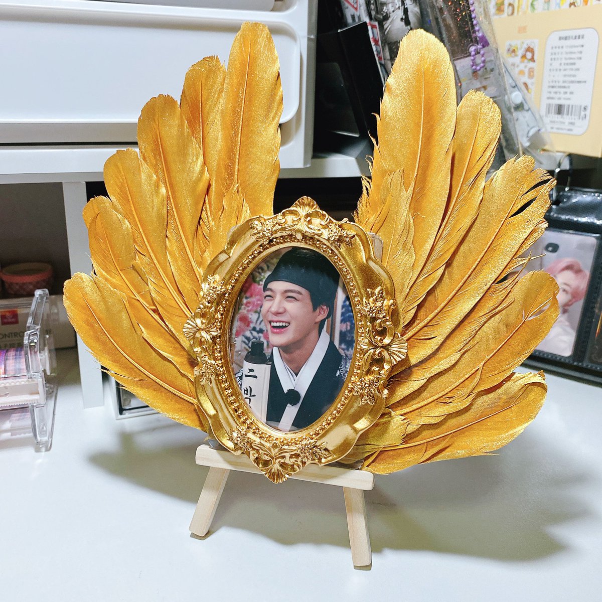 ꒰ พร้อมส่ง ꒱✊🏻💌

สีแดงคลอดแล้วน้า✨
ชิ้นละ 200฿ รวมส่ง

พร้อมส่งแดง/ทองนะคะ💖
#ตลาดนัดเฟรมการ์ด #เฟรมการ์ด #เฟรมการ์ดพร้อมส่ง #ตลาดนัดnctdream #ตลาดนัดบังทัน #ตลาดนัดEXO #ตลาดนัดnct127 #ตลาดนัดnct #ตลาดนัดอากาเซ่ #ตลาดนัดENHYPEN #ตลาดนัดtreasure