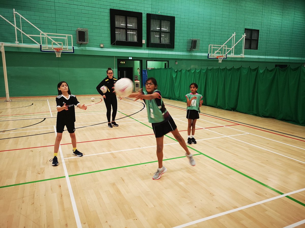 MkpsSport's tweet photo. The girls had a good training session on attack, defence and shooting with Manchester Thunder coach Emily this morning. It's been nearly 2 years since their last session together! Fixture later 🙌🏻@MK_Prep @prep_mk @thundernetball https://t.co/dSGG4R0Ggc