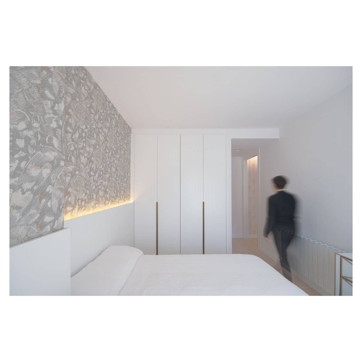 interior03's tweet photo. RECETA 2: ¿Cómo conseguir una suite tipo Hotel 4* en tu propia casa?
Reduce el baño para dejar lugar a un armario de obra, abraza con un cabecero a medida las dos camas y el pilar entre ambas.Acompáñalo de una tira led oculta y un papel pintado sobre el que arrojar la luz. https://t.co/hTHGX95h4F