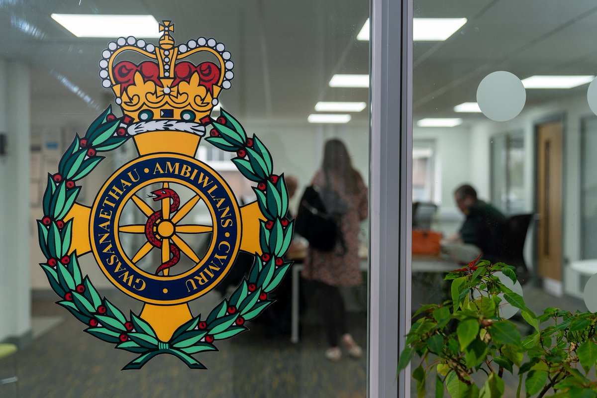 RECRUITING… look out later today for an exciting new paramedic senior leadership role we’ll be recruiting for to join our executive team and Trust Board ⁦<a href="/WelshAmbulance/">Welsh Ambulance</a>⁩ … 👀