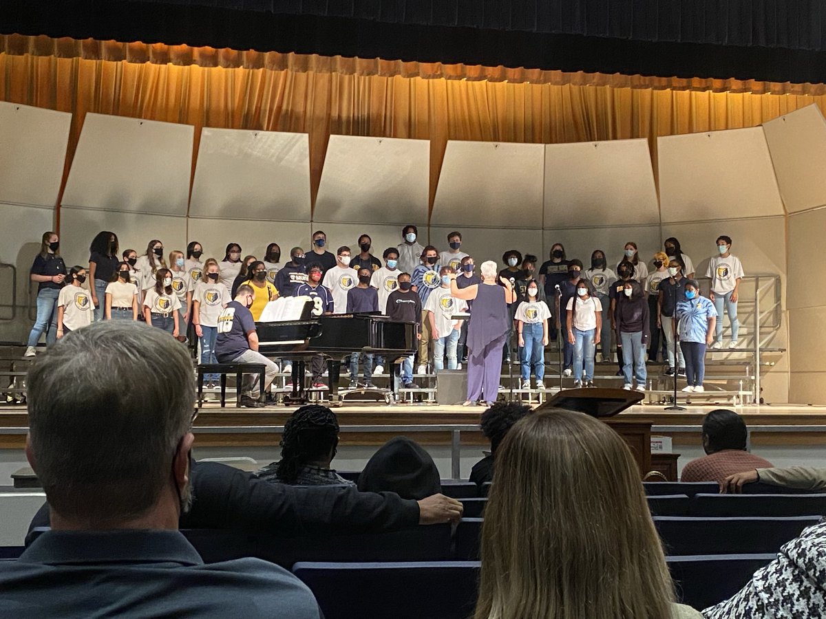 JolliffMiddle's tweet photo. Jaguar Voices - you were amazing!  Bravo! Thank you @musicteager, @kylecooksings &amp; @duncanrobn for all the hard work &amp; perseverance to make this evening happen @WBHS_Bruins. From songs of fall to Bon Jovi-it was simply awesome! #theyJAM #teachersgetitdone #cpschoolsva #empowerCPS https://t.co/Vq1GgA5omy