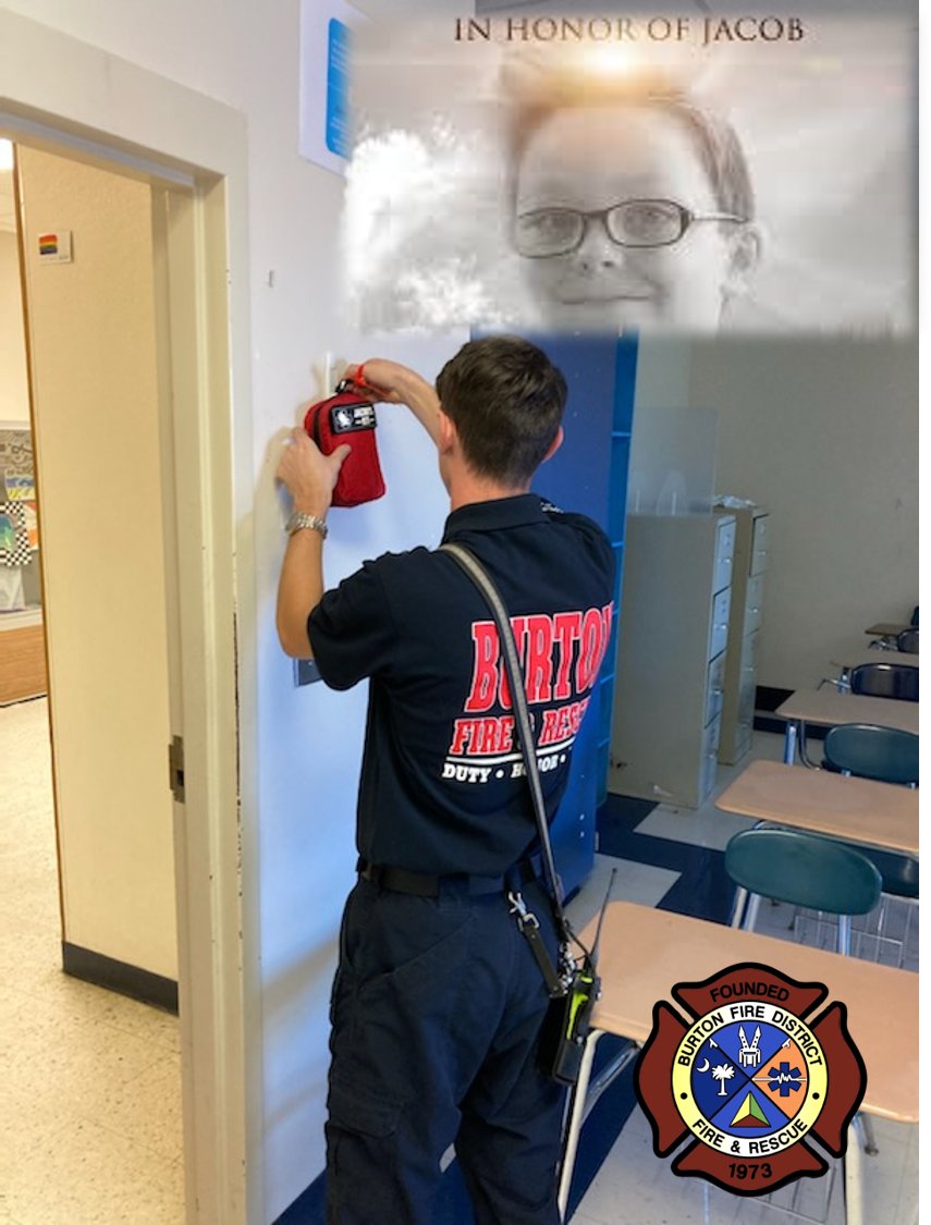 BurtonFD_SC's tweet photo. #BurtonFD reached it's goal of placing a #JACOBkit in every Burton classroom with installing the program at @BCHSdolphins. Over 400 @StopTheBleed kits were placed in local classrooms thanks to $20k in local @bftcountysc grants & donations. Thank you community! @strategicfire https://t.co/a2bSeqvR2C