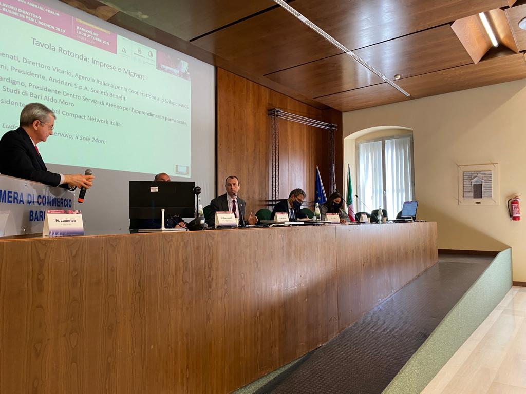 FondazioneGCNI's tweet photo. #SDGForum | "Le imprese devono avere consapevolezza del proprio impatto sociale ed ambientale strettamente interconnesso ai cambiamenti climatici e alle migrazioni, che mutano inevitabilmente anche gli equilibri di domanda e offerta." M. Andriani, Presidente, @AndrianiSpa https://t.co/1zZ7HN7Jxa