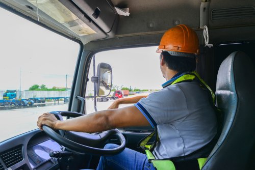 Driver CPC is a barrier to truckers getting back behind the wheel, writes @RHARodMcKenzie.
"CPC creates a barrier for experienced lorry drivers returning to the cab. It puts a hurdle in the way, adds complexity, and is seen by many drivers as pointless"
okt.to/dmDC2p