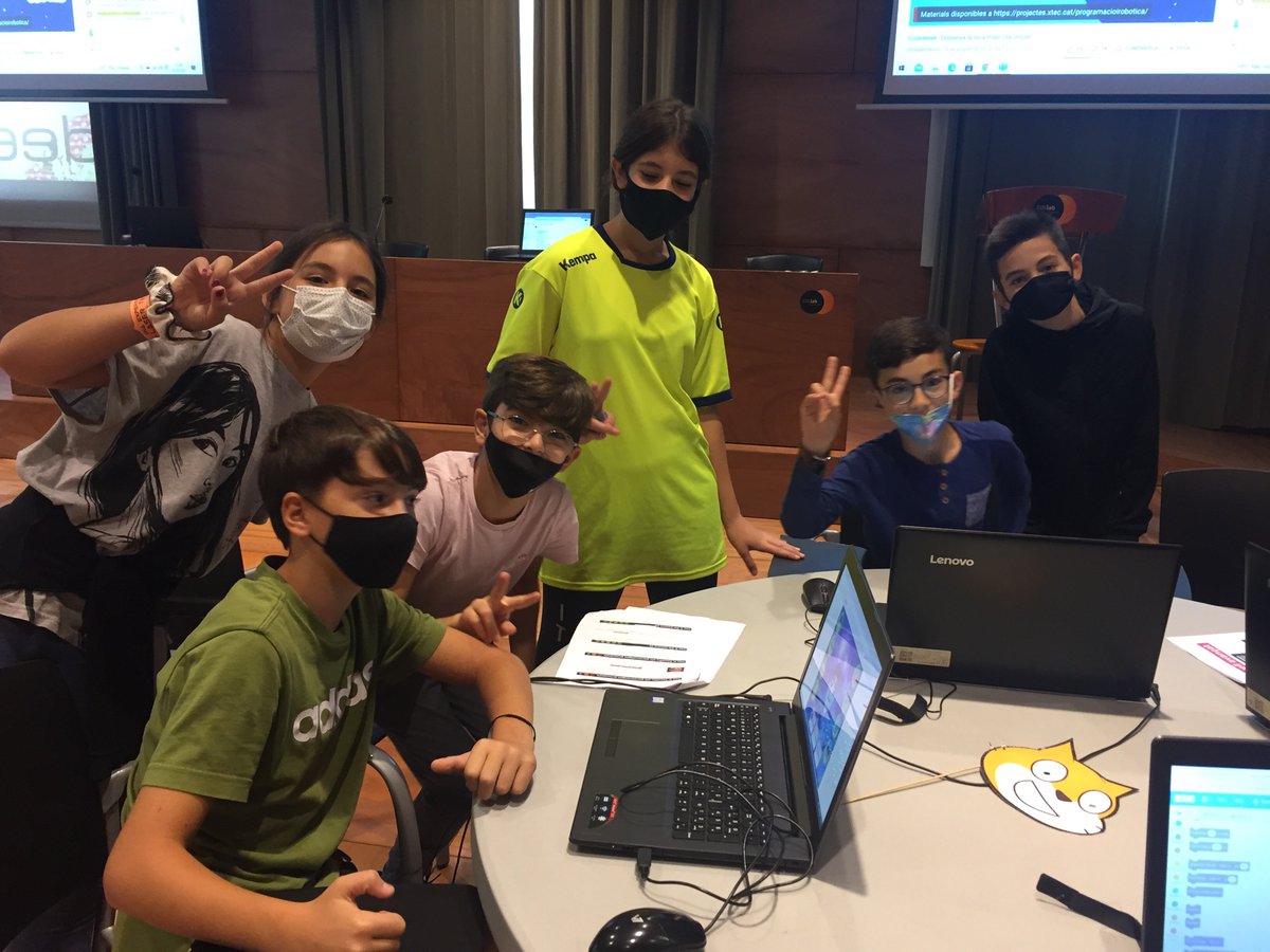 anselm_de's tweet image. Des del @citilab participant a la #codeweekcat #CodeweekEU