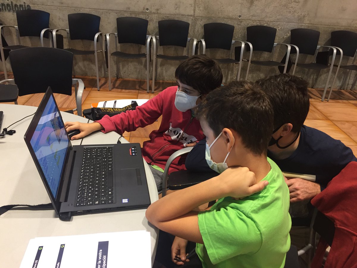 anselm_de's tweet image. Des del @citilab participant a la #codeweekcat #CodeweekEU