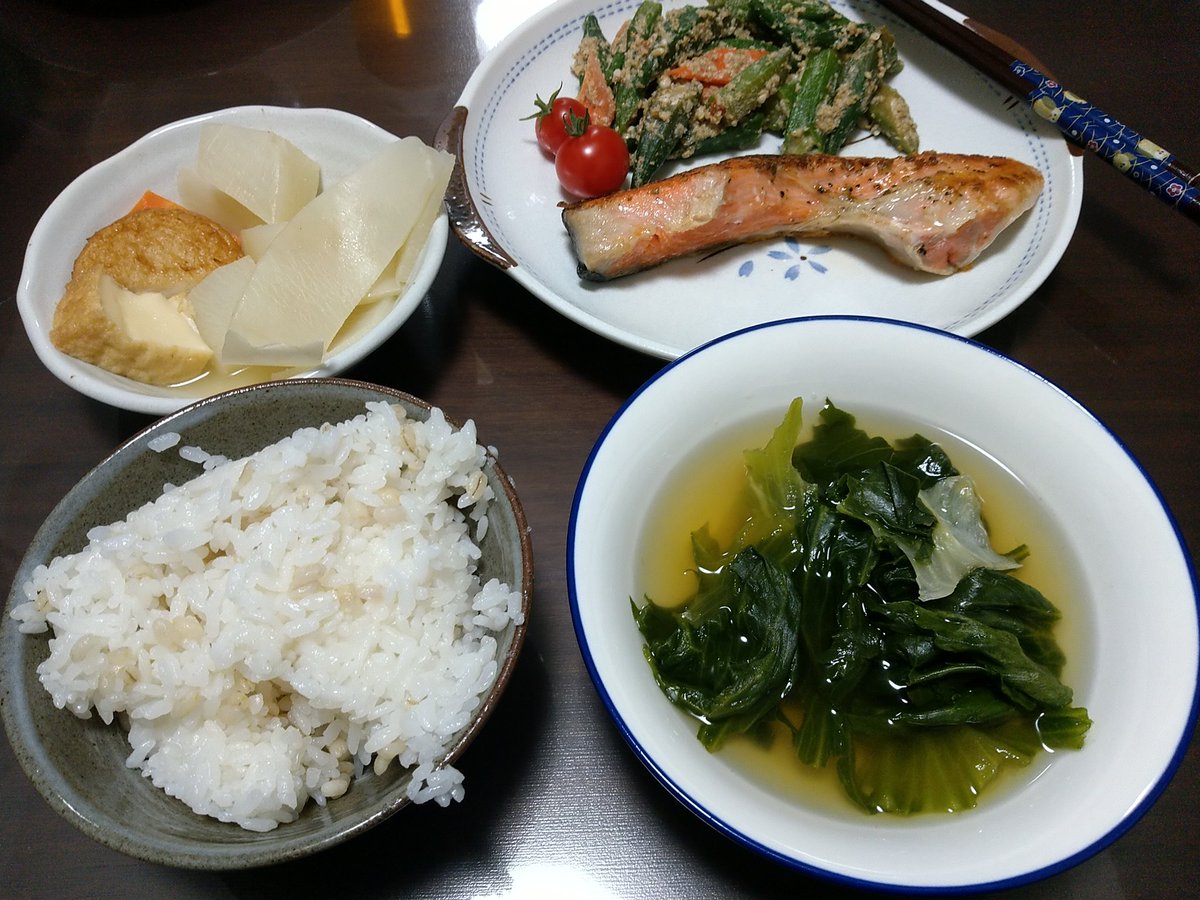 gyaba_'s tweet photo. 晩ごはん
#おひるごはん
#料理好きな人と繋がりたい
#グリーントイ
#GREENTOY
鮭のムニエル
オクラの胡麻和え
収穫したミニトマト
大根と練り物の煮物
レタスのコンソメお浸し
ごはん https://t.co/GEW7jwlY3V