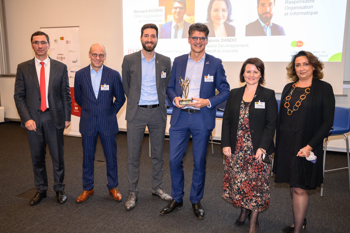 CANSeine's tweet photo. 🏆@CANSeine reçoit les Trophées du #DialogueSocial pour son accord de méthode dédié aux projets de transformation = cette innovation de droit social permet d’impliquer les collaborateurs en amont de la consultation du CSE #RH
@GroupeRHM https://t.co/cApZMir7gx