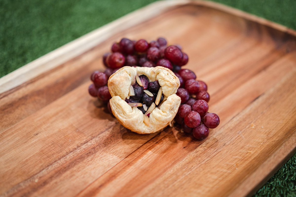 #sponsored: Enjoy this tasty Mini Toasted Almond &amp; Grape Tart! 1 box puff pastry, 1 C @GrapesfromCa, ½ C slivered almonds, ¼ C sugar. Spray muffin pan w nonstick spray and place squares of dough in it. Fill w remaining ingredients. Bake for 20 min @ 400 degrees.