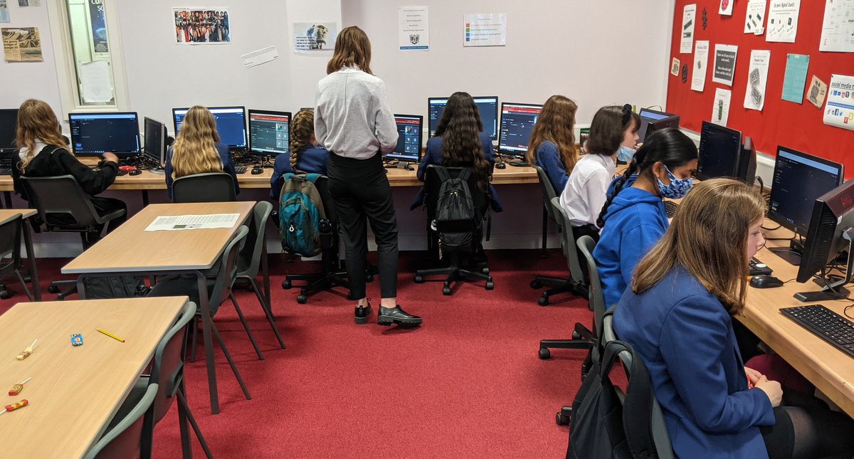 SHS_CompSci's tweet image. Some S1 girls learning HTML and CSS to create art! Thanks to @skillsdevscot @adascot #WeAreAda #CodeLikeAGirl