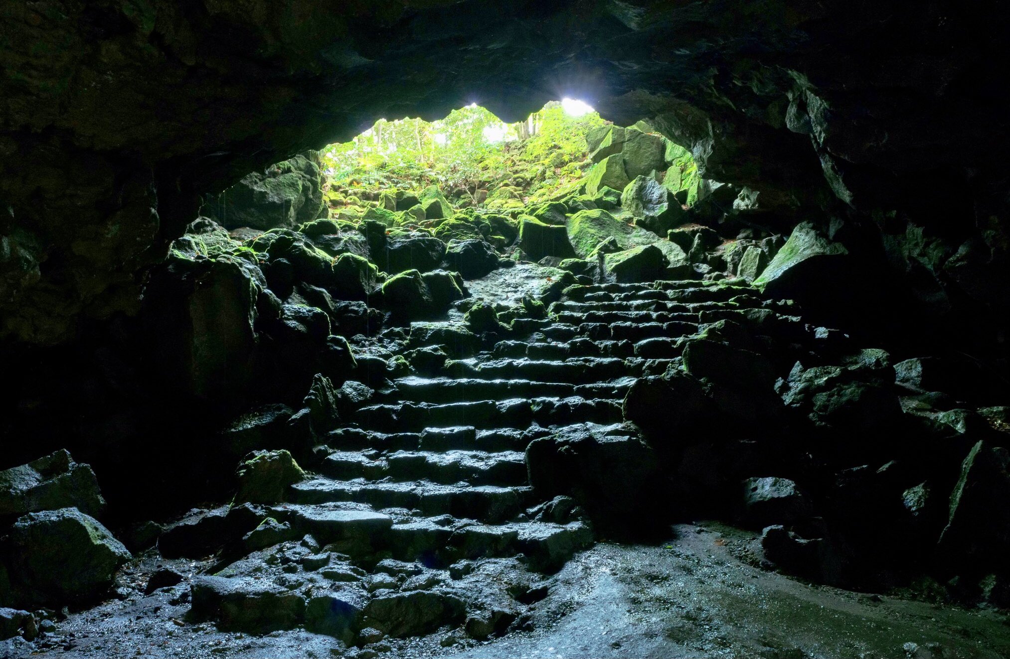 تويتر Japatabi على تويتر 駒門風穴 Komakado Kazaana Cave 静岡県御殿場市にある駒門風穴は 国内最大級の溶岩洞窟です およそ1万年前の新富士噴火によって作られた洞窟で パワースポットとしても人気があります 撮影場所 駒門風穴 富士マリオット