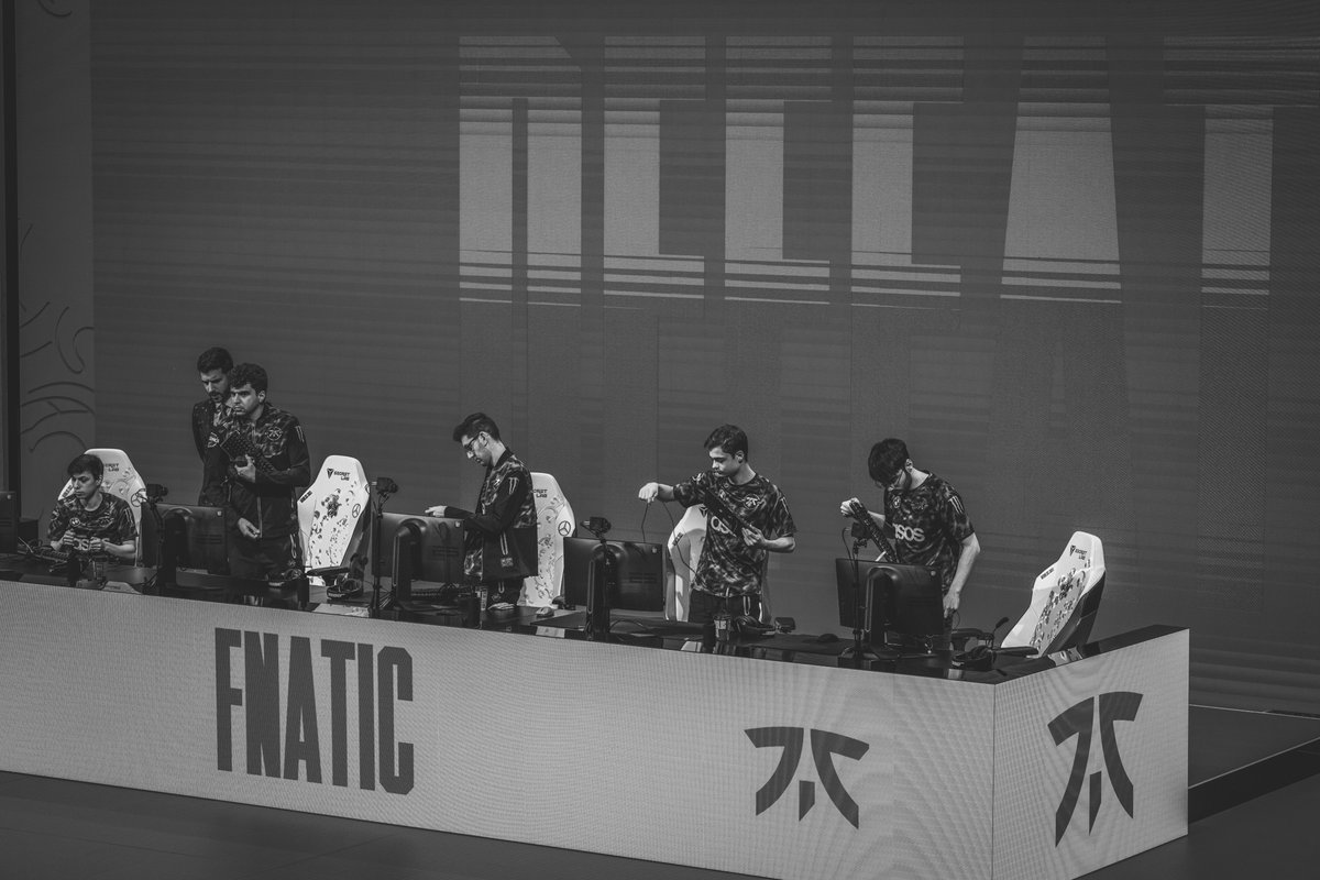 JacobWoIf's tweet photo. Sources: @FNATIC to fire entire coaching staff, hire Bwipo's Girlfriend as a replacement.

Read: https://t.co/5MwZtNnFi0 https://t.co/4gAilfTAgx