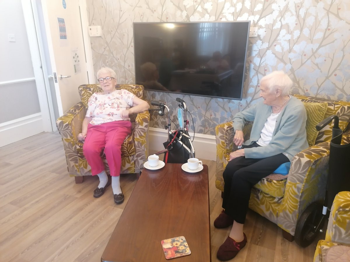 CStrakerProject's tweet image. We have begun daily coffee sessions in our upstairs and downstairs lounges, which are a great chance for our residents to meet, chat, and enjoy a home baked biscuit and slice of cake. These coffee sessions will be held every day, and are open to all residents.