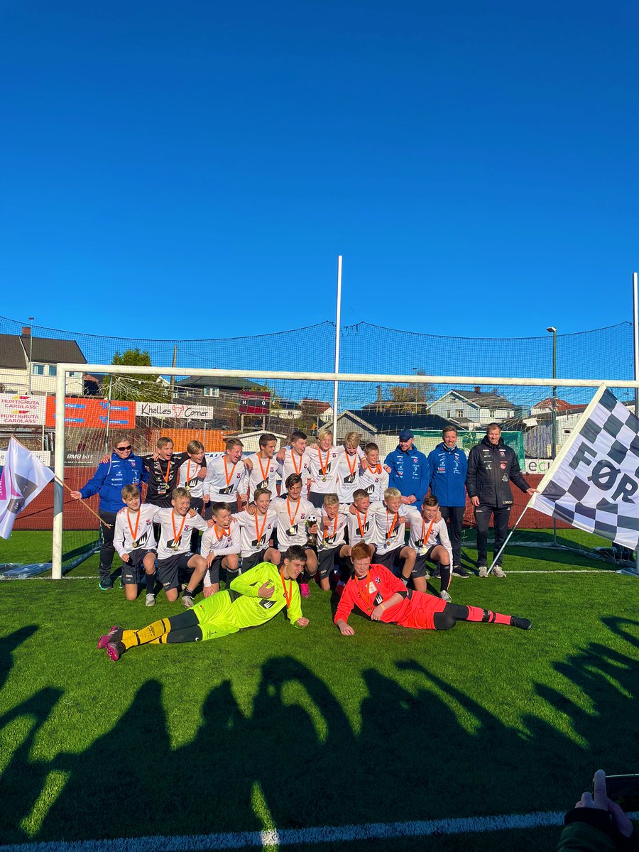 noahmalin's tweet photo. Førde G14 vinner av Adidas Cup. #vestland #lyskryss Slo ut 3 lag fra Bergen på vegen🤛🤛🤛 @DavyWathne https://t.co/oCrzQkUQ0P