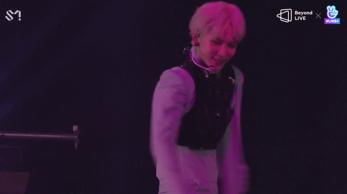 JjakgoongFreak's tweet photo. Mi cosa favorita de ver a #key #키 #KIBUM en #GroksInTheKeyland es que siempre mantuvo una sonrisa en su rostro y era una sonrisa tanto de felicidad como de que estaba orgulloso del espectaculo que estaba mostrando.
#key_BeyondLIVE
#keyland
#SHINee
@SHINee https://t.co/fVezq3eWab