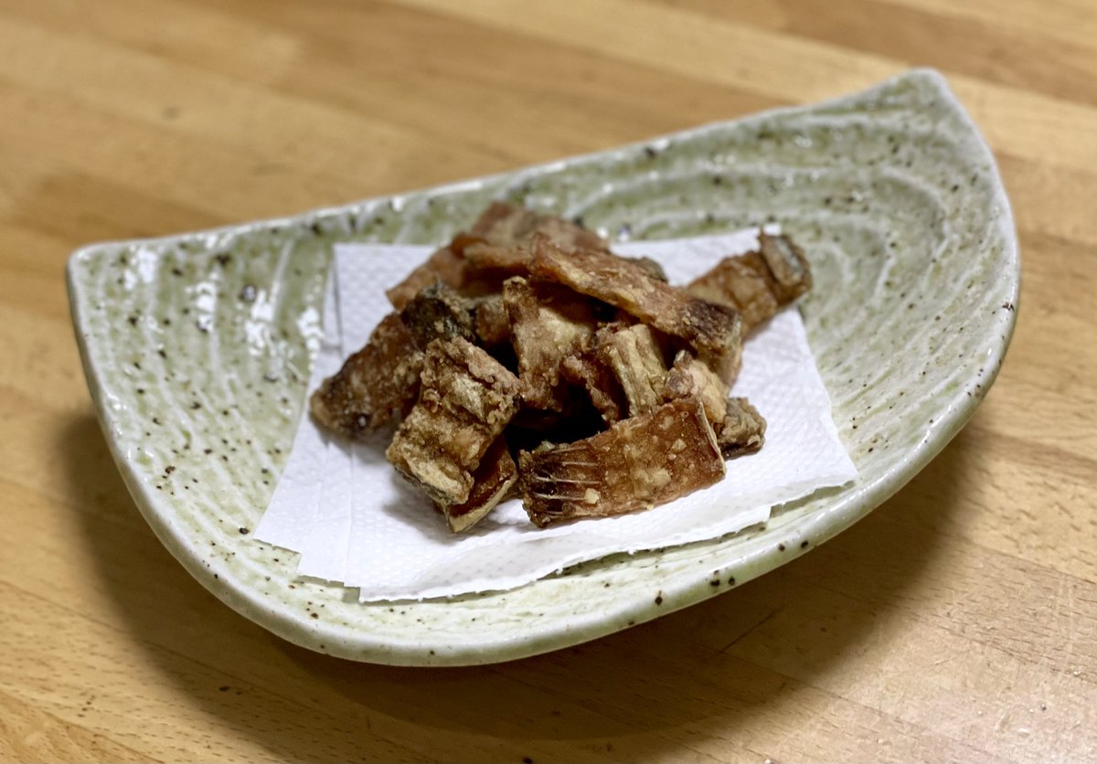 作ってみた 今日も一日お疲れさまでした 急に寒くなりましたね 指先を使うお仕事の方も スポーツをやる方も 指先を温めて 準備運動をして ケガには注意してくださいネ 梅肉を大葉で包んで 太刀魚のフライ 作ってみました 骨せんべい も置いとき 作ってみた 今日も一日お疲れさまでした 急に寒くなりましたね 指先を使うお仕事の方も スポーツをやる方も 指先を温めて 準備運動をして ケガには注意してくださいネ 梅肉を大葉で包んで 太刀魚のフライ 作ってみました 骨せんべい も置いとき