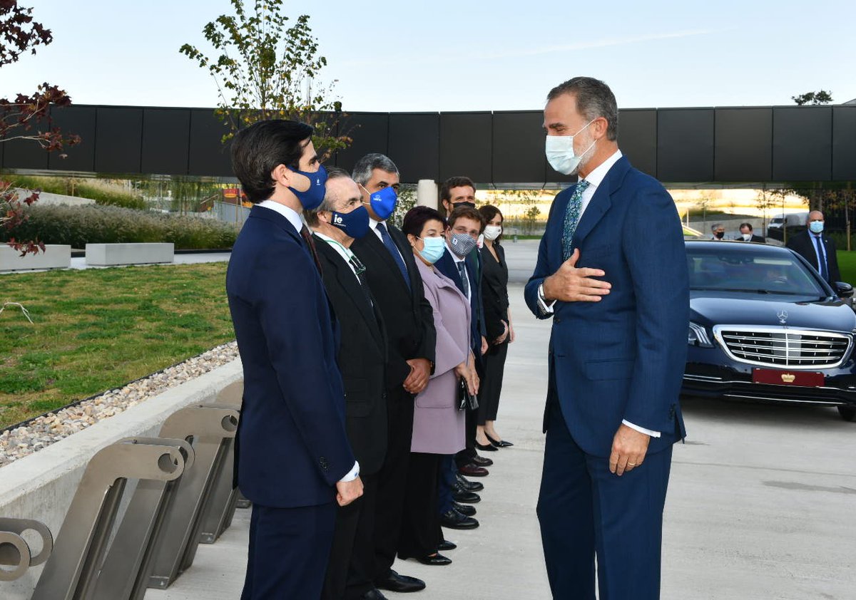 His Majesty King Felipe VI (<a href="/CasaReal/">Casa de S.M. el Rey</a>) is welcomed at the entrance of the #IETower to begin the ceremony. 
His Majesty is greeted by Diego Alcázar y Silvela, <a href="/diego_alcazar/">Diego del Alcázar Benjumea</a>, Manuel Castells, <a href="/pablocasado_/">Pablo Casado Blanco</a>,<a href="/IdiazAyuso/">Isabel Díaz Ayuso</a>, <a href="/AlmeidaPP_/">José Luis Martínez-Almeida</a> , @claraluquero , and <a href="/pololikashvili/">Zurab Pololikashvili</a>.