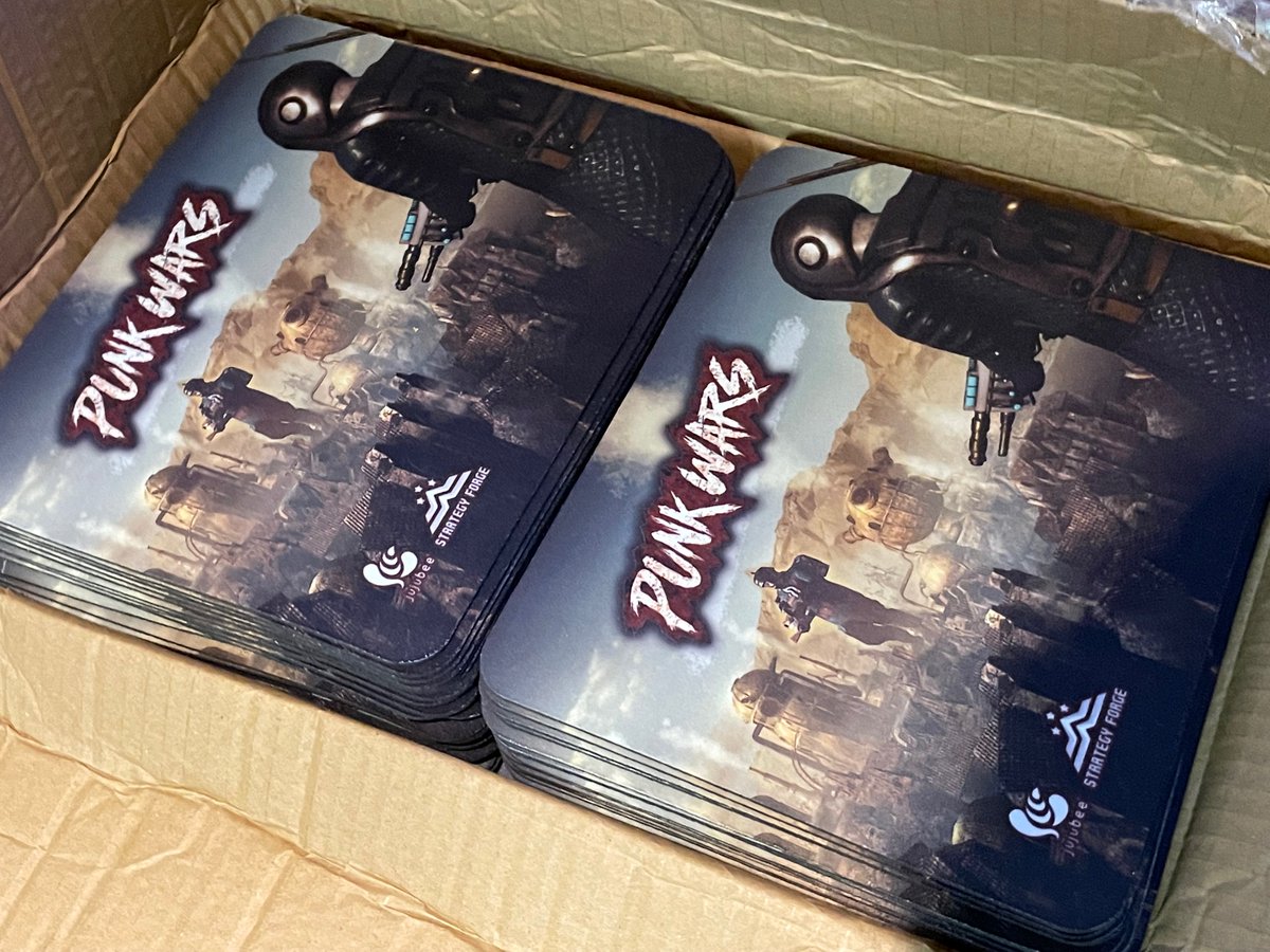 ✨Play Punk Wars only on the right mousepad!😃See you at <a href="/PoznanGameArena/">Poznań Game Arena</a> from Ocrober 22-24! These are not the only gadgets we will have for you! <a href="/Steam/">Steam</a> #PunkWars #punkwarsgame #strategy #4x