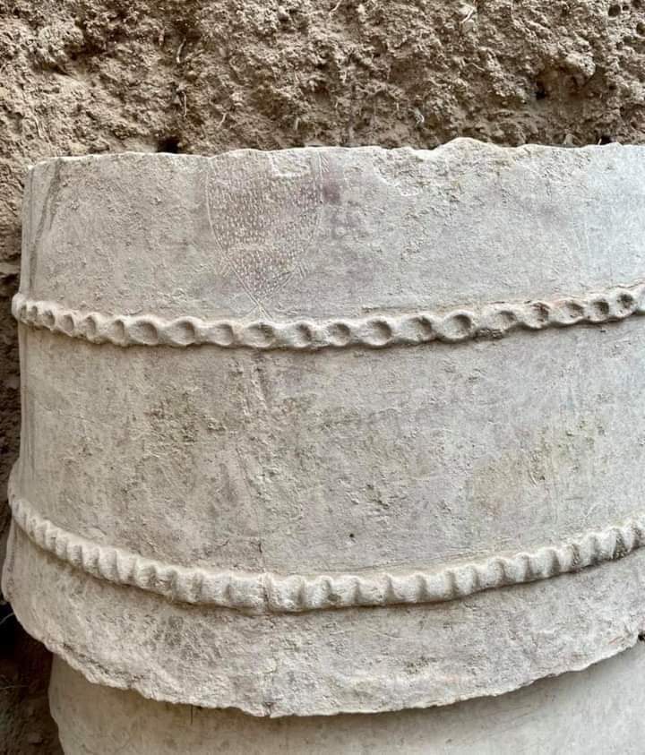 #கீழடியில் #பாண்டியர்கள்

கீழடி அகழ்வாய்வு தளத்தில் முதன் முறையாகக் கண்டறியப்பட்ட
#மீன்_சின்ன பொறிப்புடன்’ கூடிய #உறை_கிணறு
<a href="/DKV_IT_WING_Ofl/">DKVITWING</a> <a href="/DKVnewsTN/">தேவேந்திரர் ஊடகம்🇧🇫🚩</a> @tamilvananp22 <a href="/DKV52679647/">💚தேவேந்திரர்❤DKV💚</a> @DevendrakulaVe2 <a href="/erum_porum/">ERUM PORUM</a> <a href="/MDeventhirar/">🌾ஏறும் போறும்🔥</a> <a href="/moovendarmedia/">Moovendar Media</a>